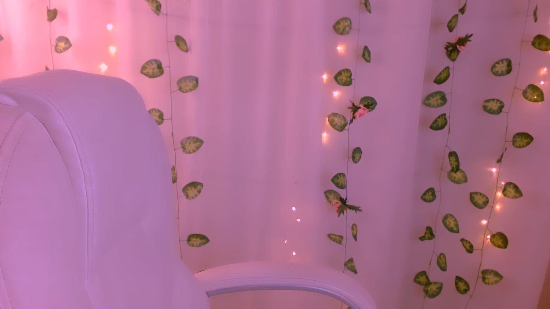 Gallery image thumbnail from Sugar_h0ney's myfreecams stream on, 05/08/2024, 02:46 image 12 of 20
