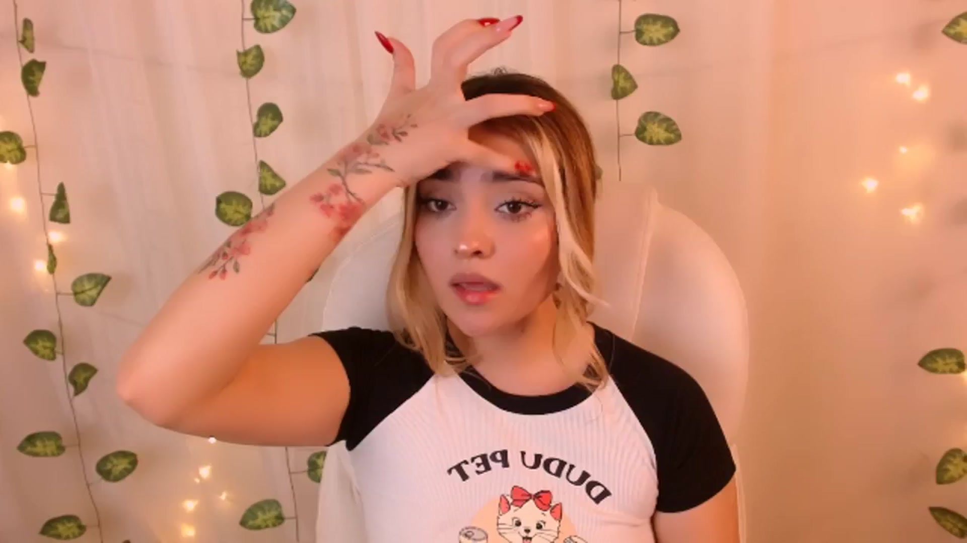 Gallery image thumbnail from Sugar_h0ney's myfreecams stream on, 05/16/2024, 05:06 image 17 of 20