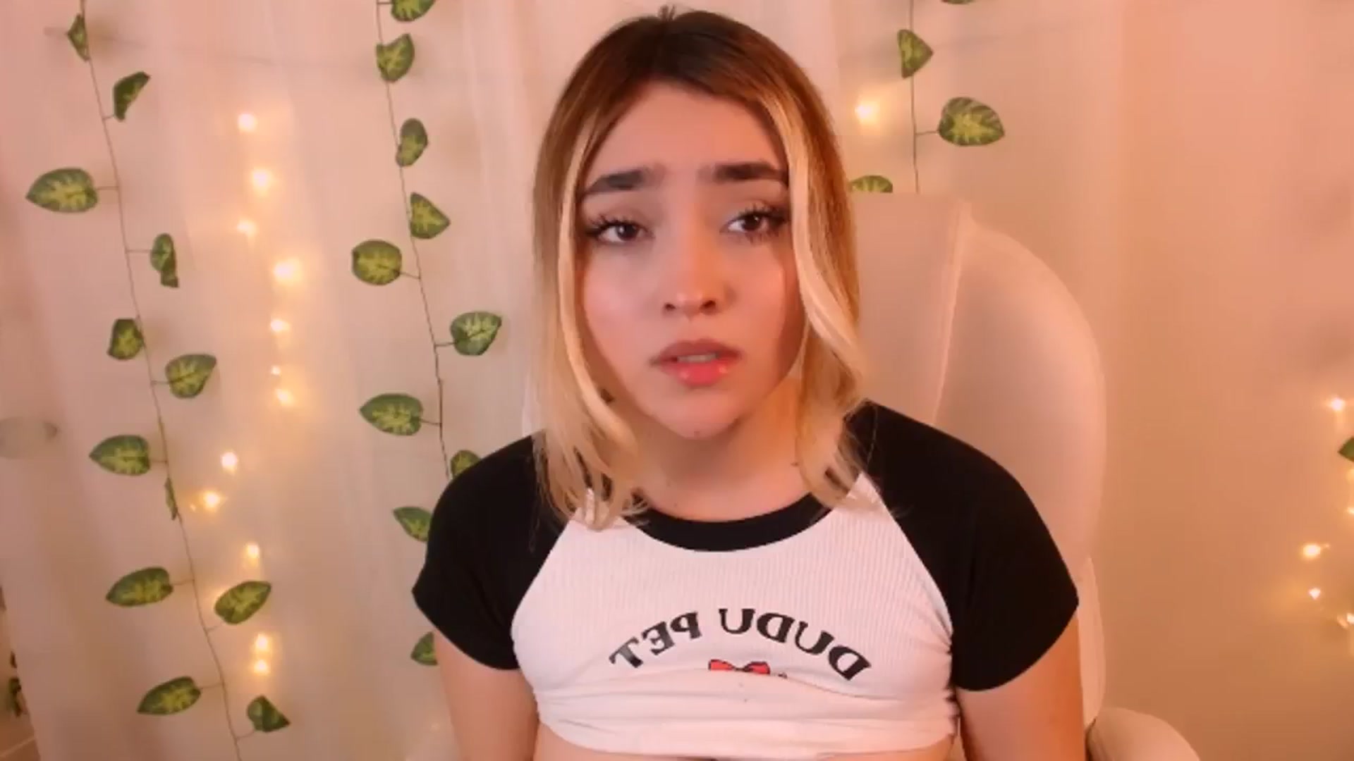 Gallery image thumbnail from Sugar_h0ney's myfreecams stream on, 05/16/2024, 05:06 image 3 of 20