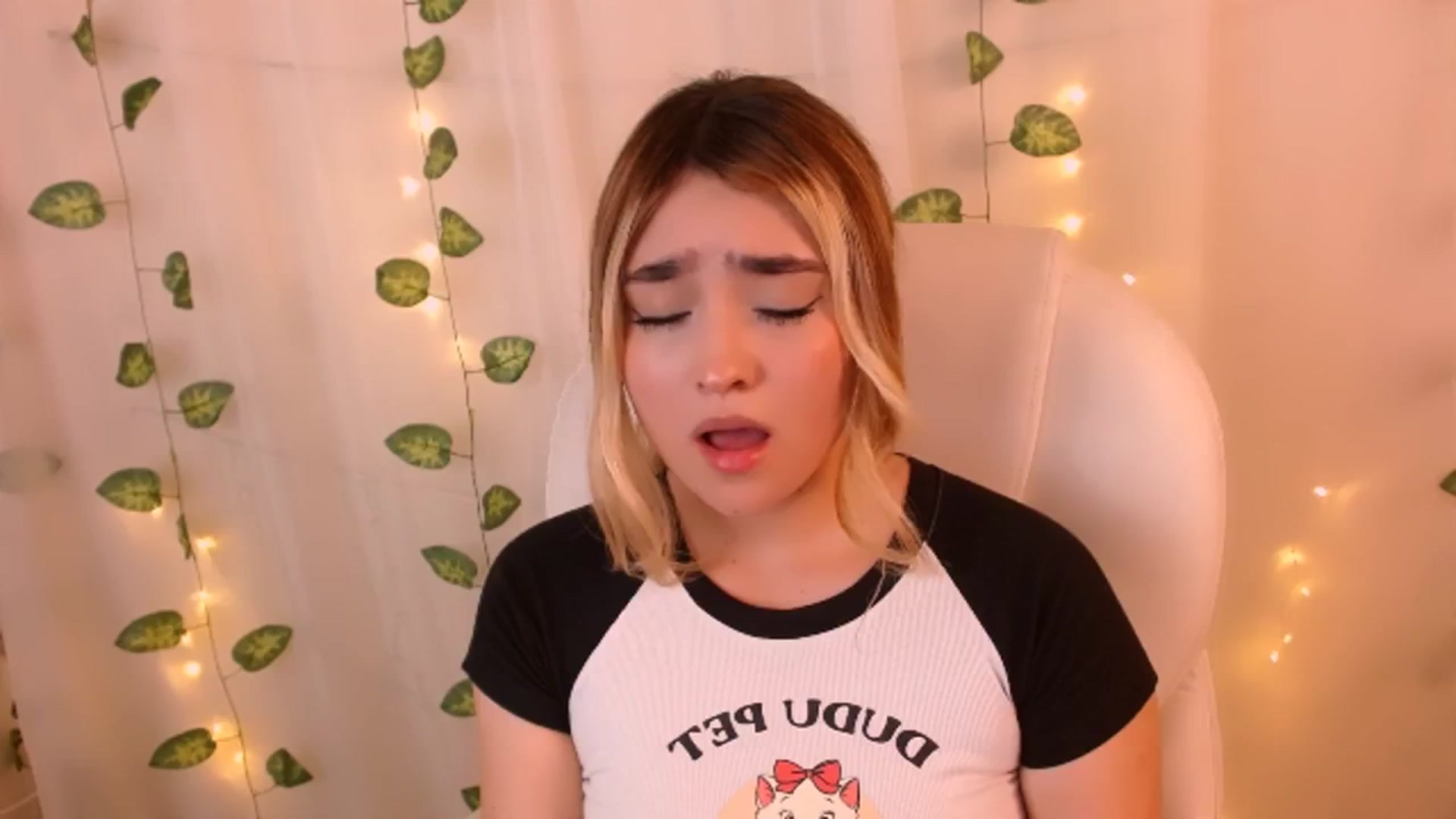Gallery image thumbnail from Sugar_h0ney's myfreecams stream on, 05/16/2024, 05:06 image 5 of 20