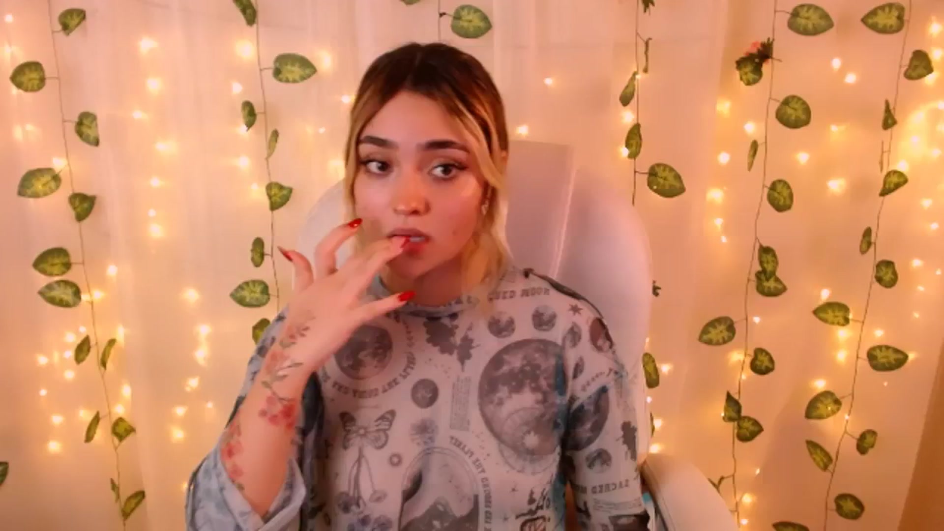 Gallery image thumbnail from Sugar_h0ney's myfreecams stream on, 05/24/2024, 06:50 image 19 of 20
