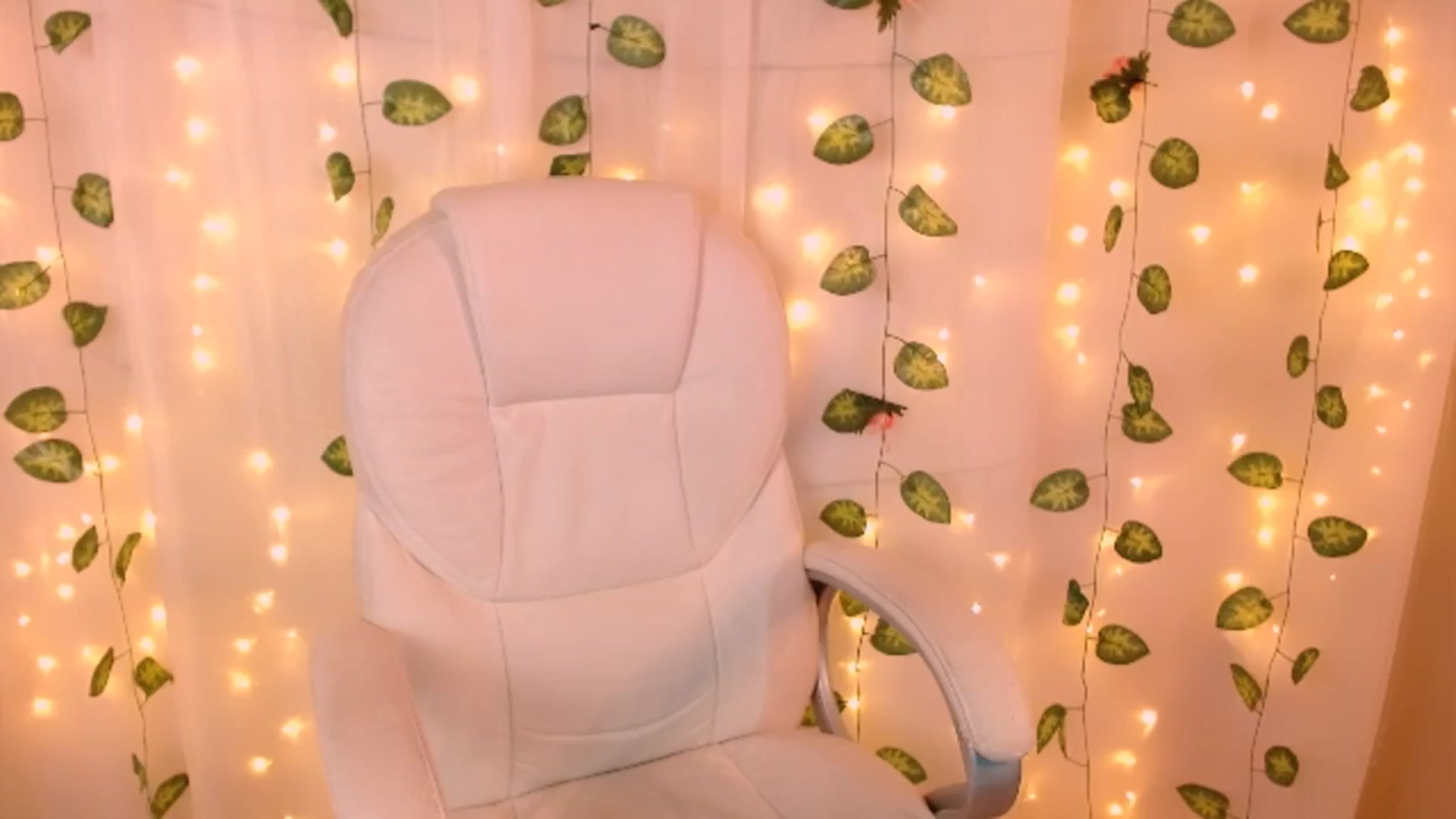 Gallery image thumbnail from Sugar_h0ney's myfreecams stream on, 05/24/2024, 06:50 image 1 of 20