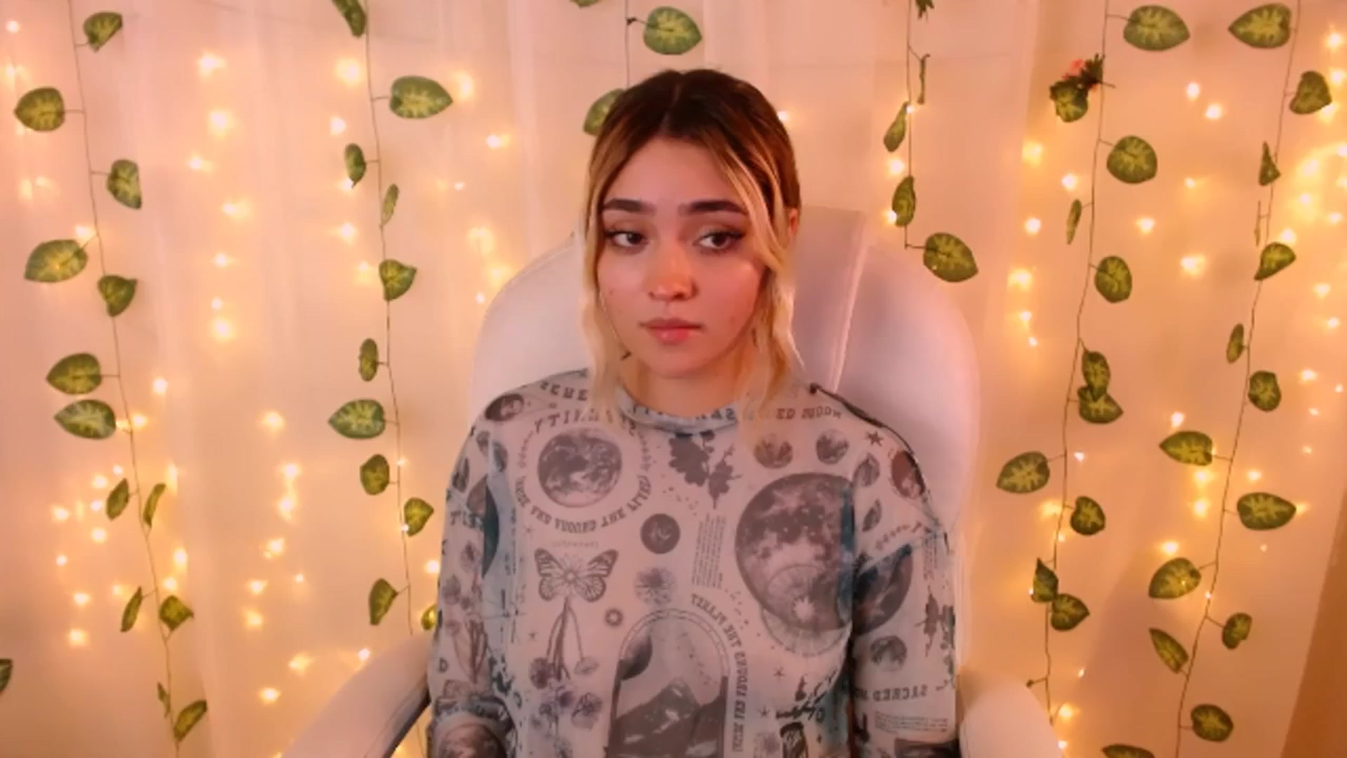 Gallery image thumbnail from Sugar_h0ney's myfreecams stream on, 05/24/2024, 06:50 image 17 of 20