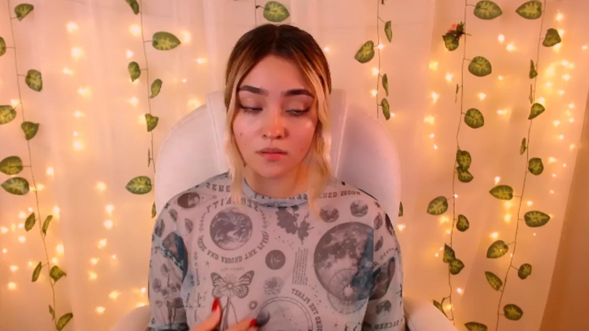 Gallery image thumbnail from Sugar_h0ney's myfreecams stream on, 05/24/2024, 06:50 image 6 of 20