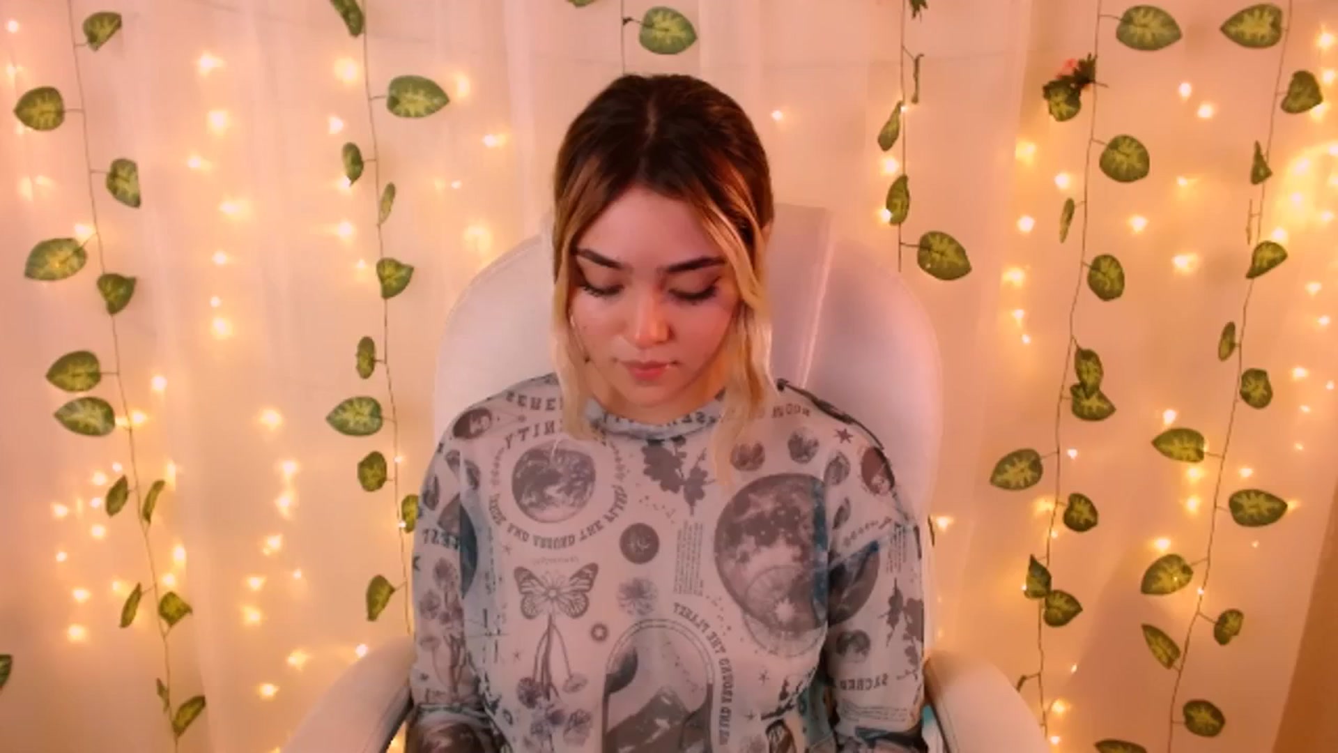 Gallery image thumbnail from Sugar_h0ney's myfreecams stream on, 05/24/2024, 06:50 image 16 of 20