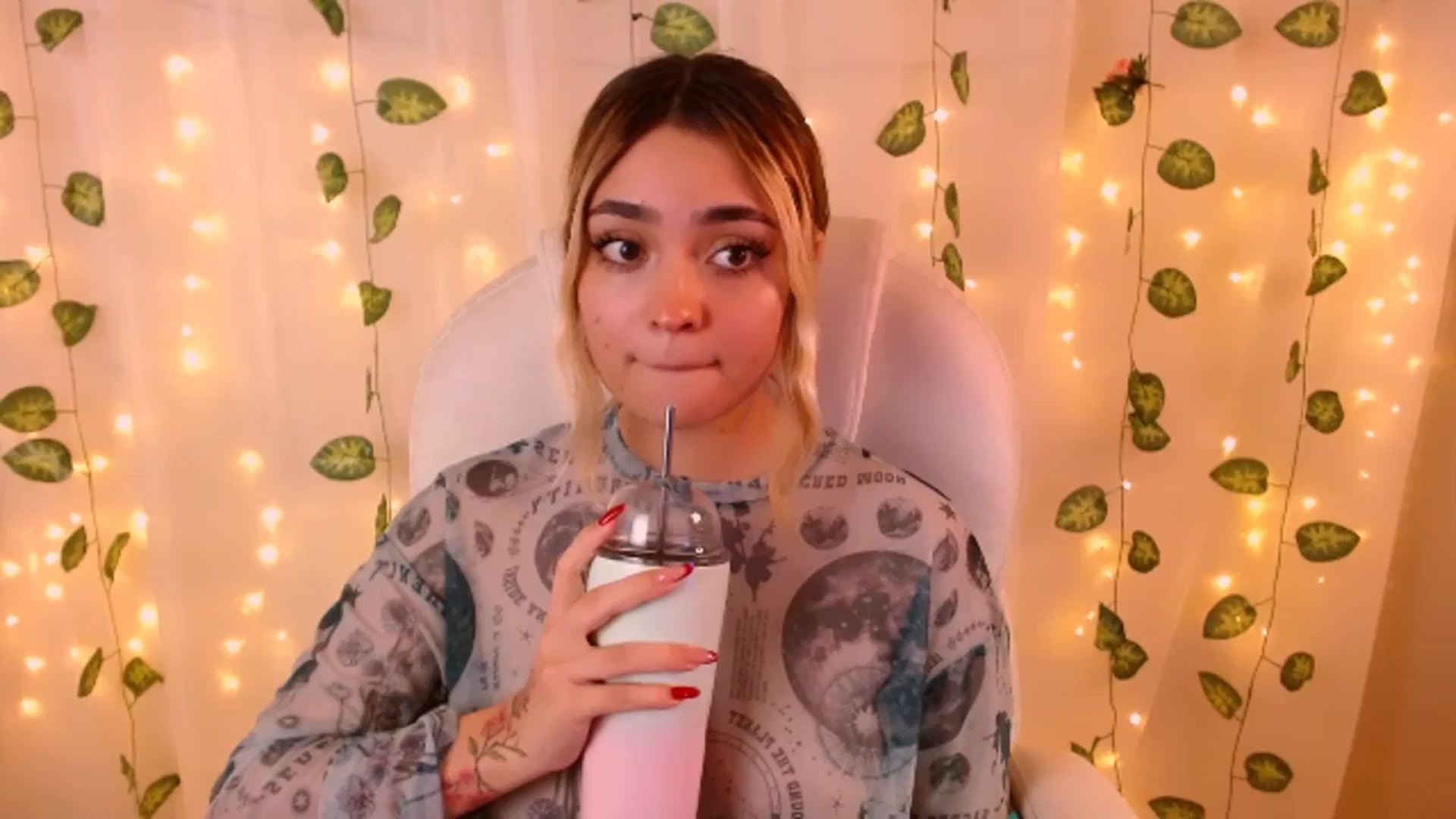 Gallery image thumbnail from Sugar_h0ney's myfreecams stream on, 05/24/2024, 06:50 image 7 of 20