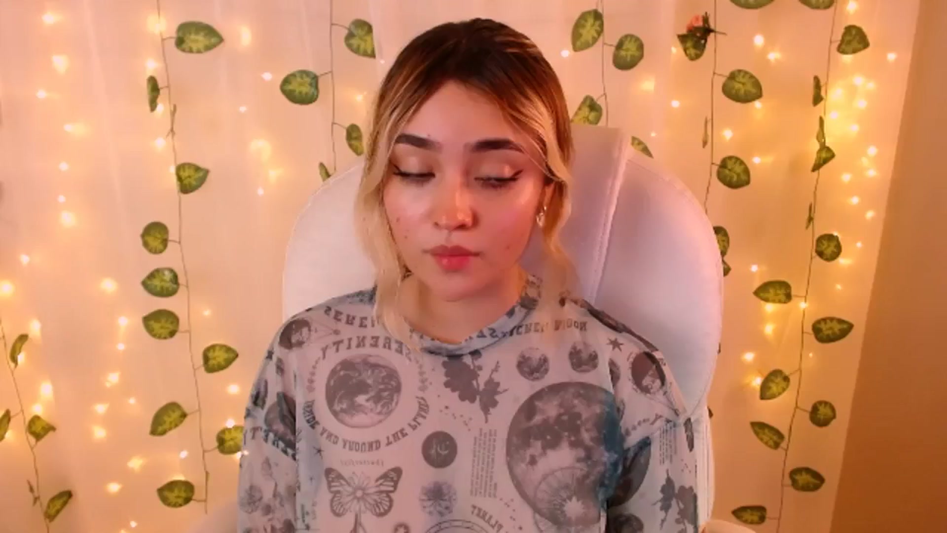 Gallery image thumbnail from Sugar_h0ney's myfreecams stream on, 05/24/2024, 08:23 image 18 of 20