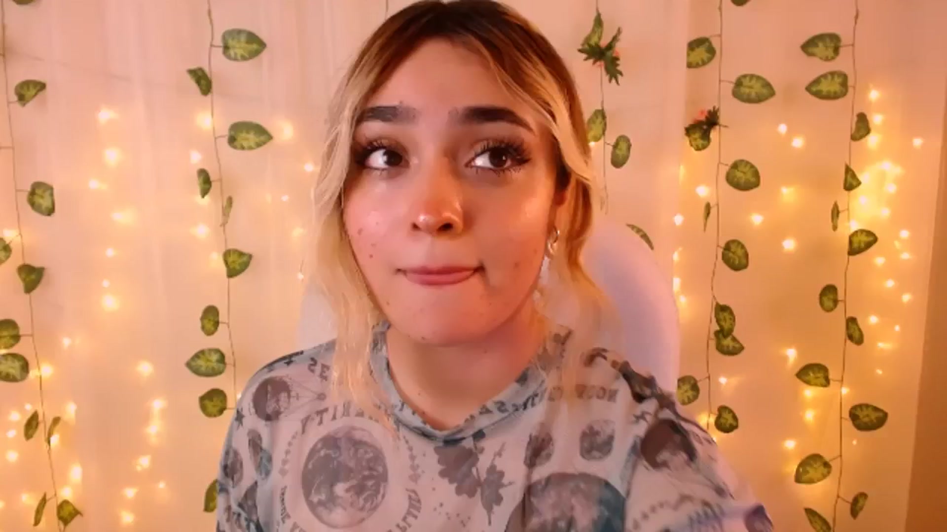 Gallery image thumbnail from Sugar_h0ney's myfreecams stream on, 05/24/2024, 08:23 image 12 of 20
