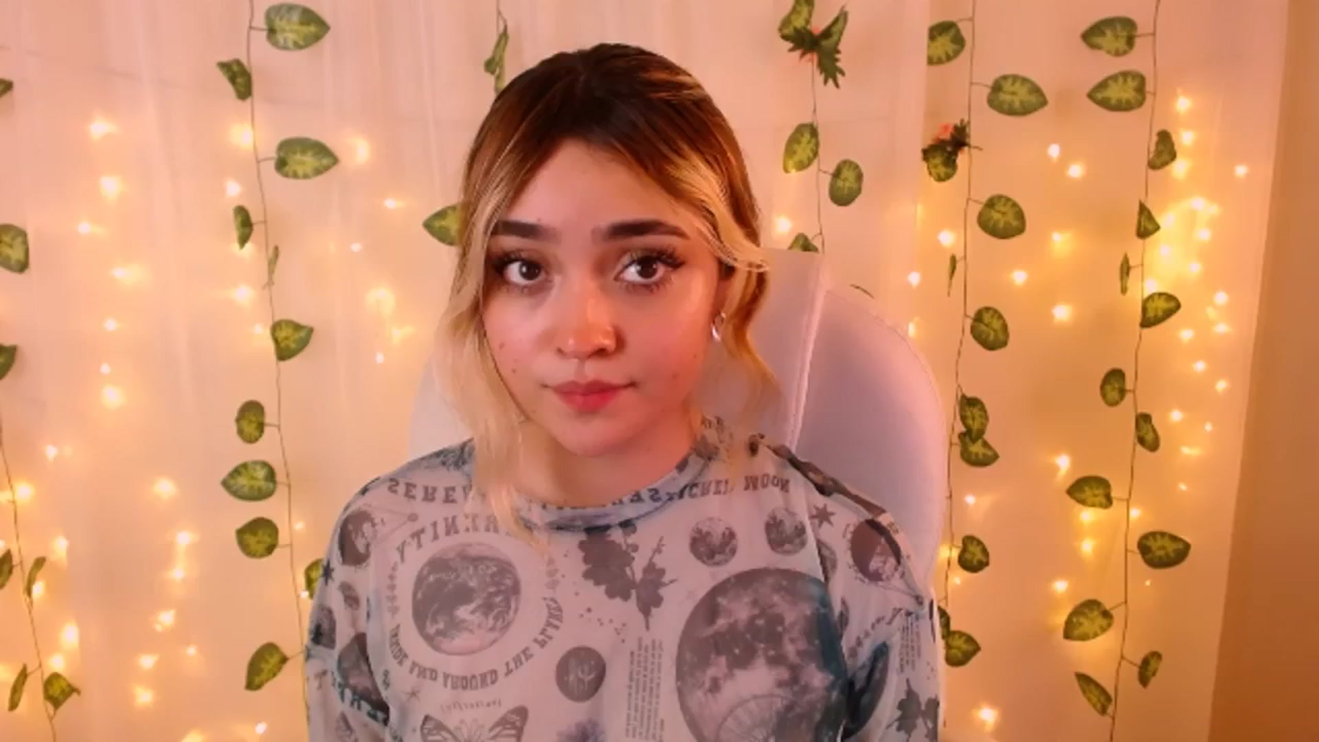 Gallery image thumbnail from Sugar_h0ney's myfreecams stream on, 05/24/2024, 08:23 image 15 of 20