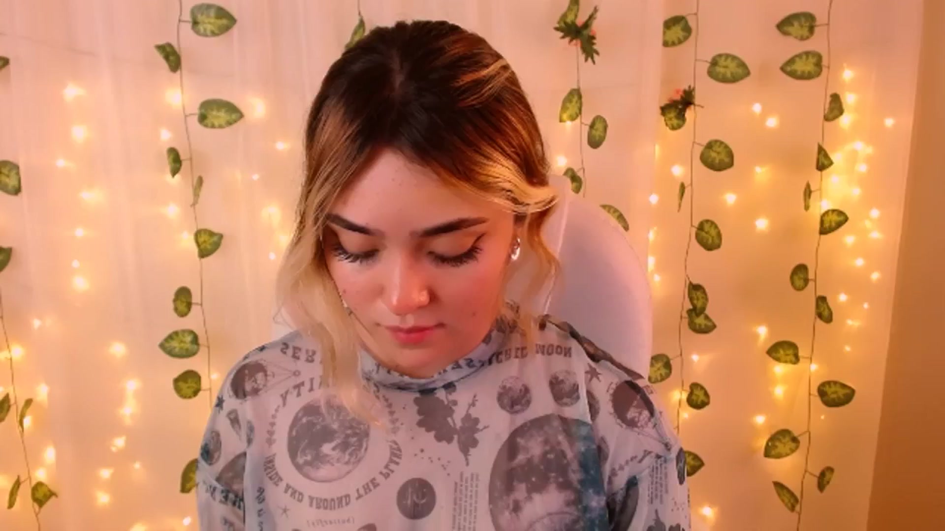 Gallery image thumbnail from Sugar_h0ney's myfreecams stream on, 05/24/2024, 08:23 image 13 of 20