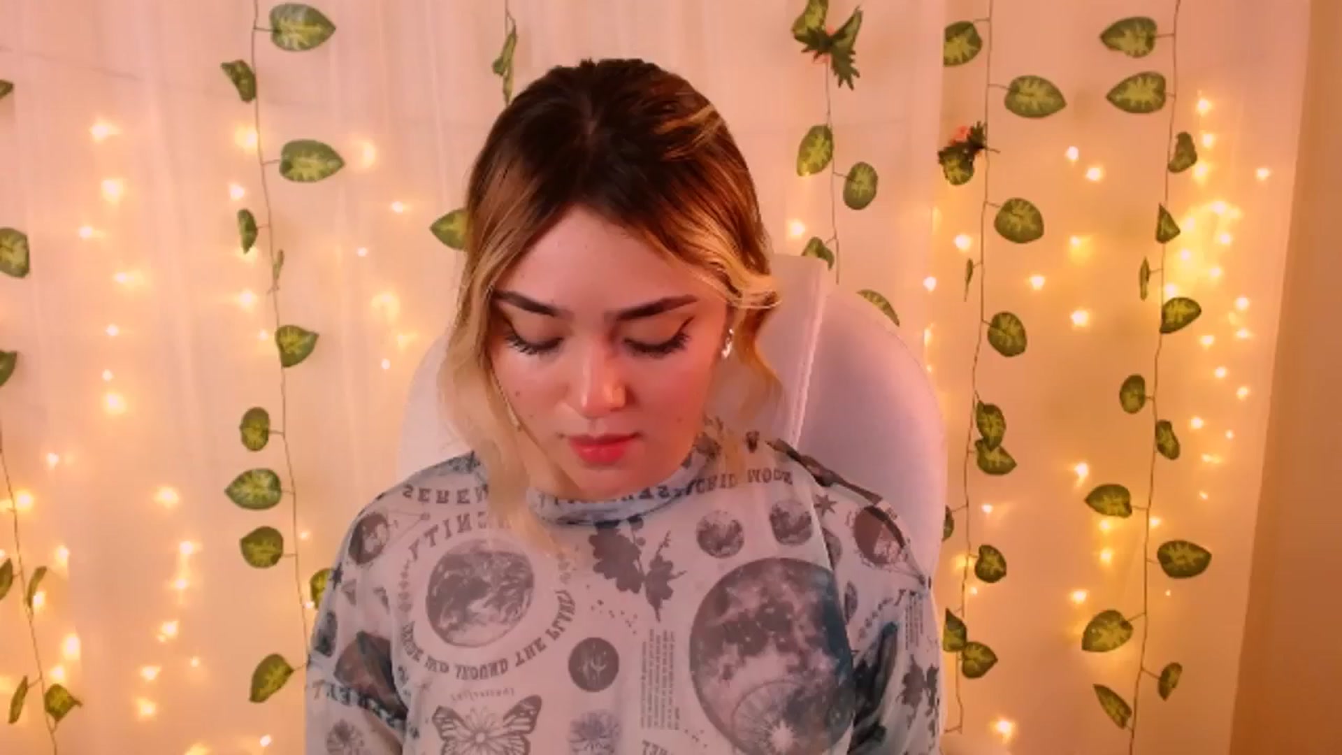 Gallery image thumbnail from Sugar_h0ney's myfreecams stream on, 05/24/2024, 08:23 image 14 of 20