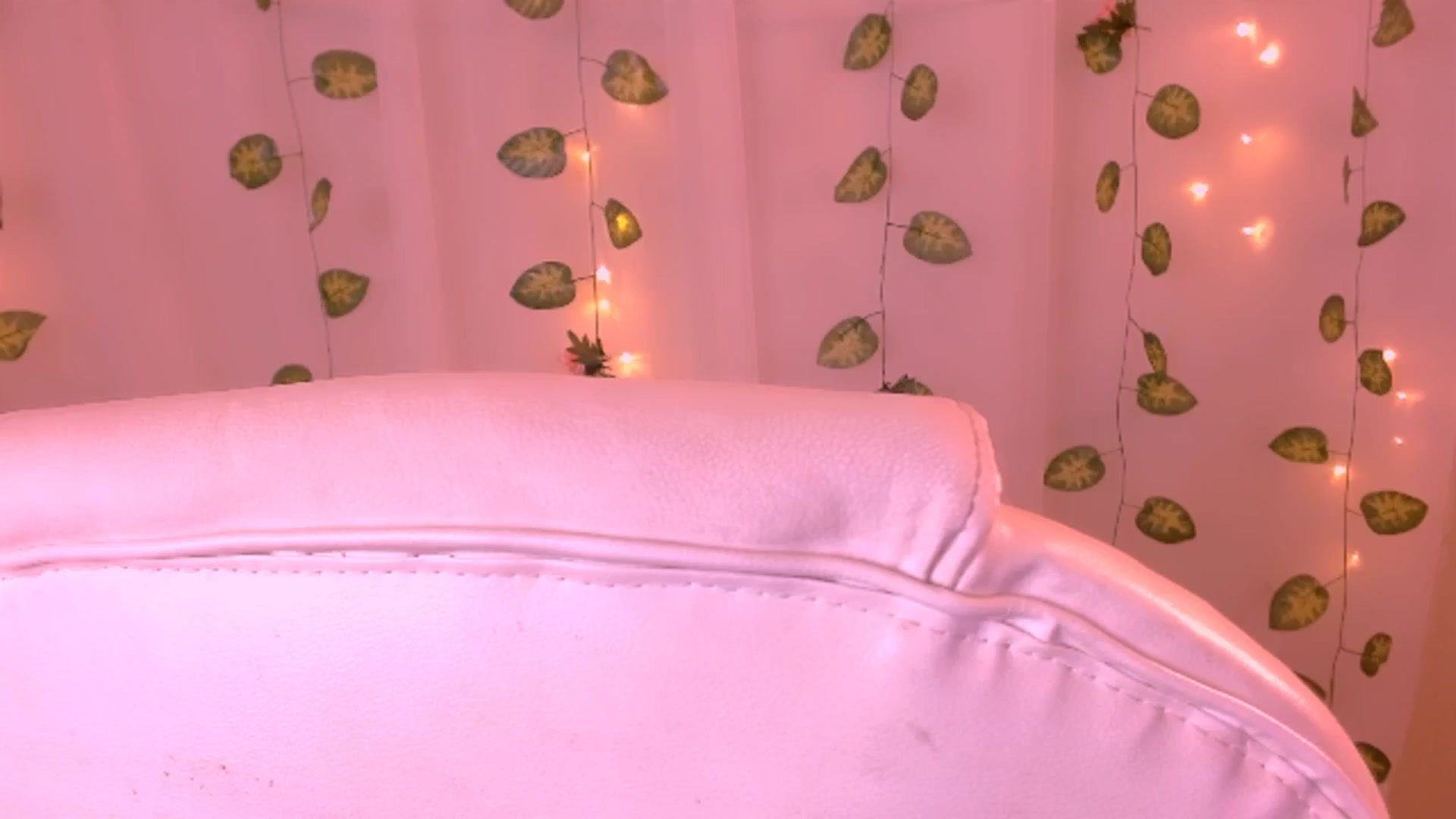 Gallery image thumbnail from Sugar_h0ney's myfreecams stream on, 05/25/2024, 06:54 image 2 of 20