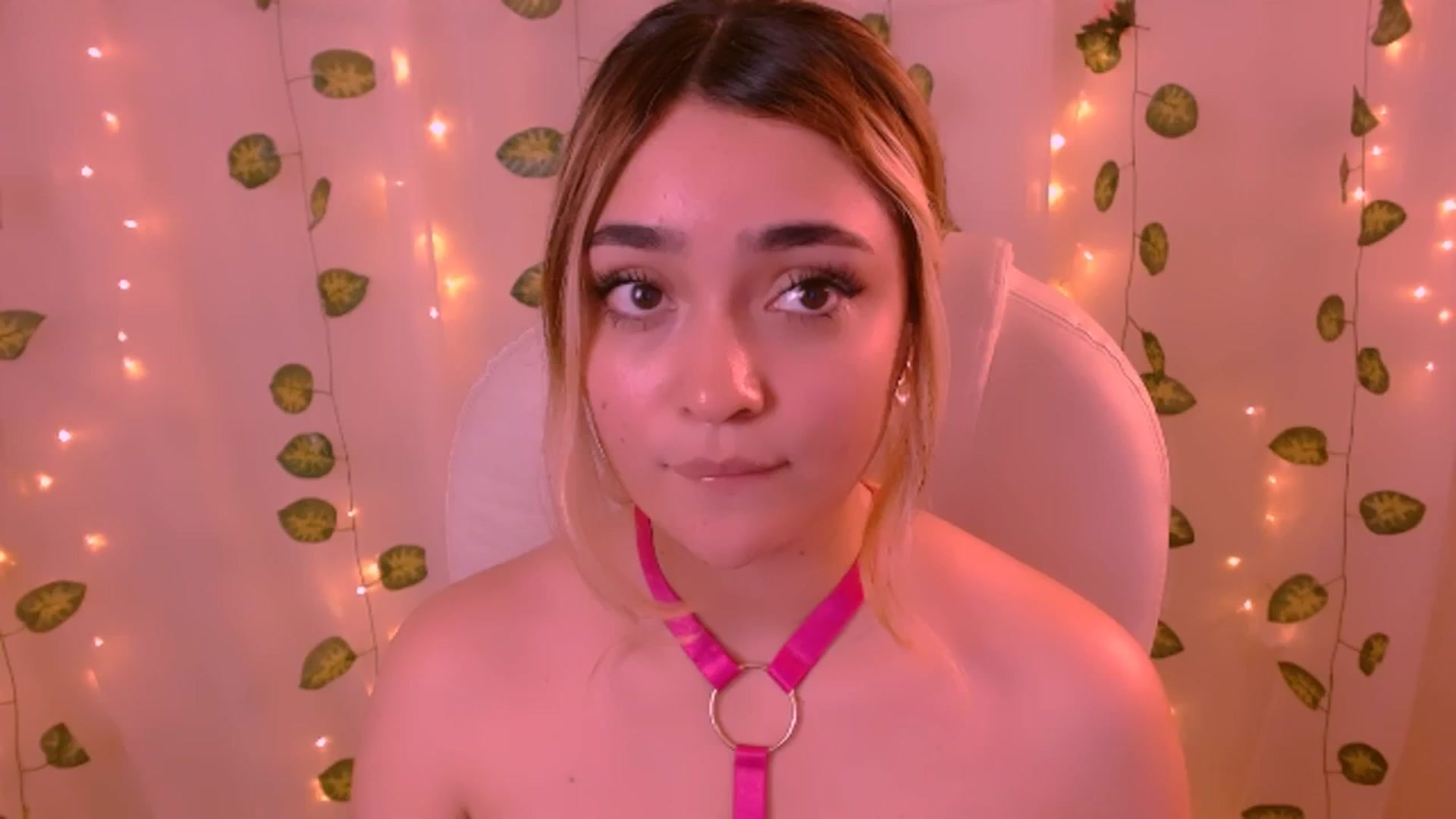 Gallery image thumbnail from Sugar_h0ney's myfreecams stream on, 05/25/2024, 06:54 image 16 of 20