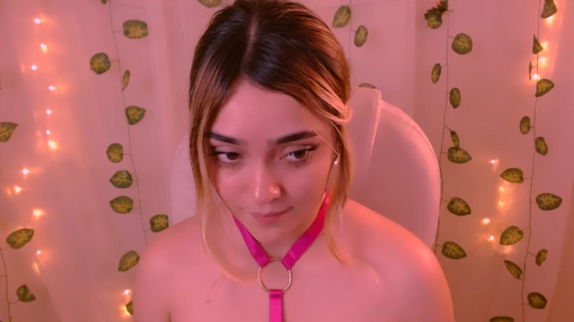 Gallery image thumbnail from Sugar_h0ney's myfreecams stream on, 05/25/2024, 06:54 image 6 of 20
