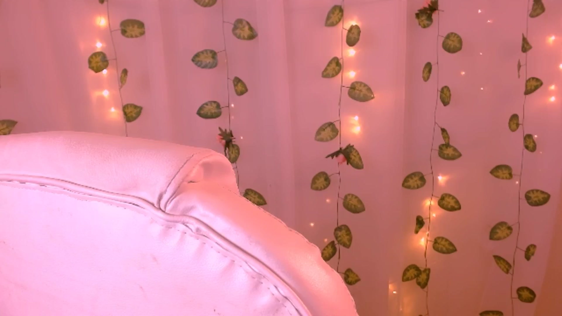 Gallery image thumbnail from Sugar_h0ney's myfreecams stream on, 05/25/2024, 06:54 image 20 of 20