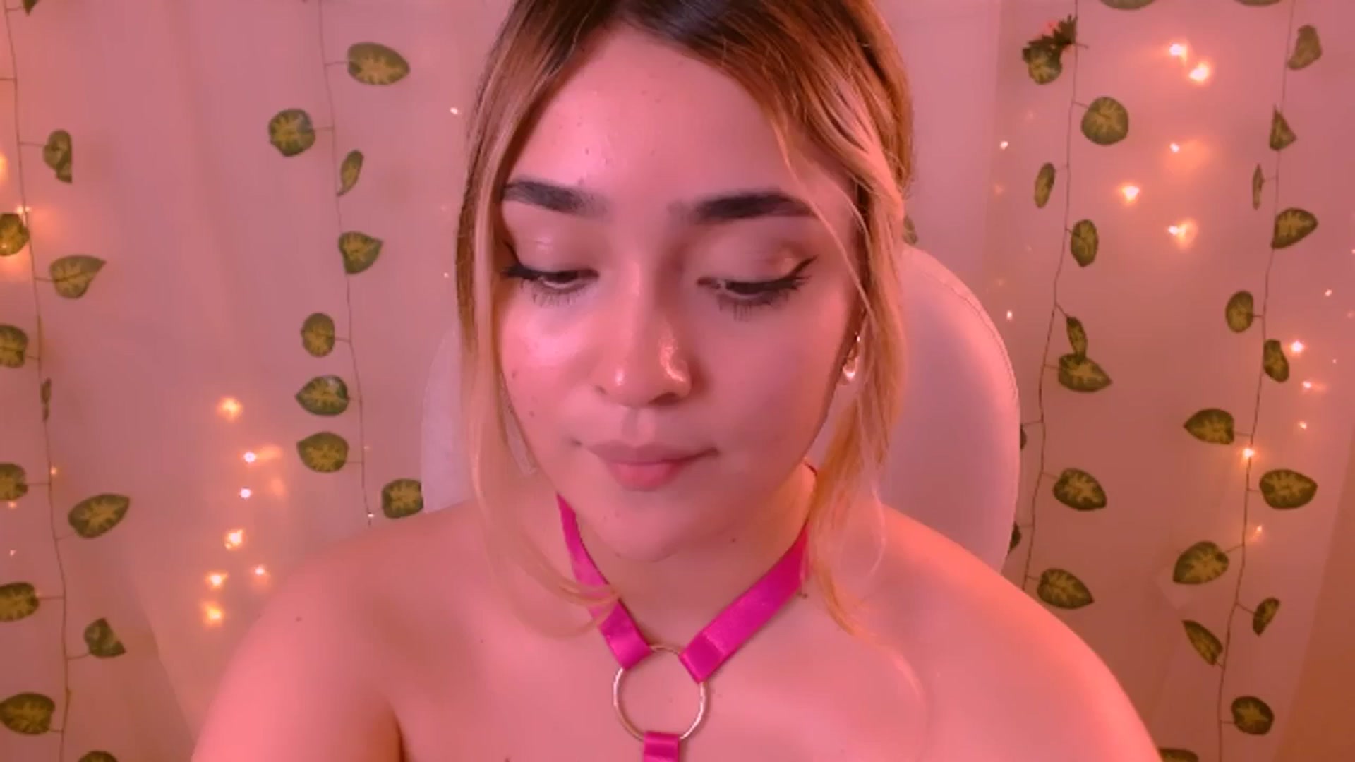 Gallery image thumbnail from Sugar_h0ney's myfreecams stream on, 05/25/2024, 07:22 image 20 of 20