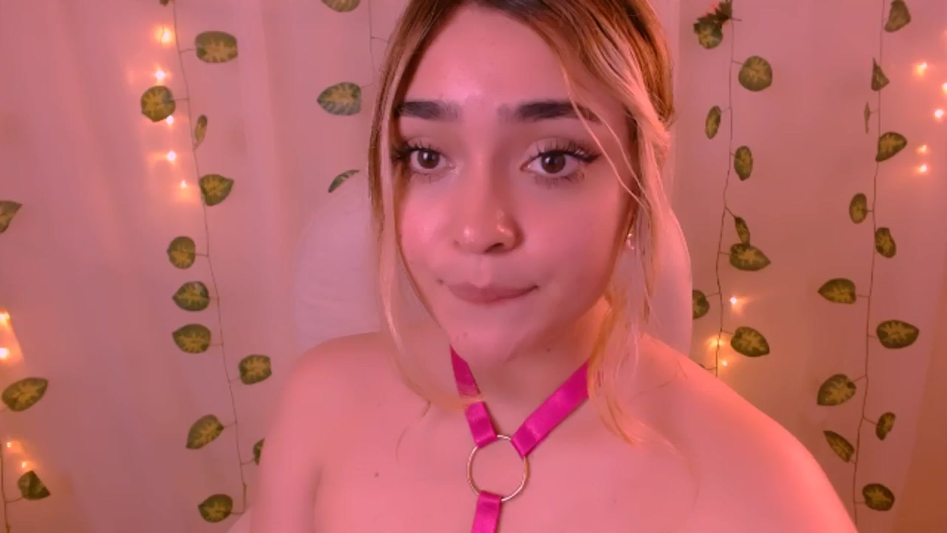 Gallery image thumbnail from Sugar_h0ney's myfreecams stream on, 05/25/2024, 07:22 image 7 of 20