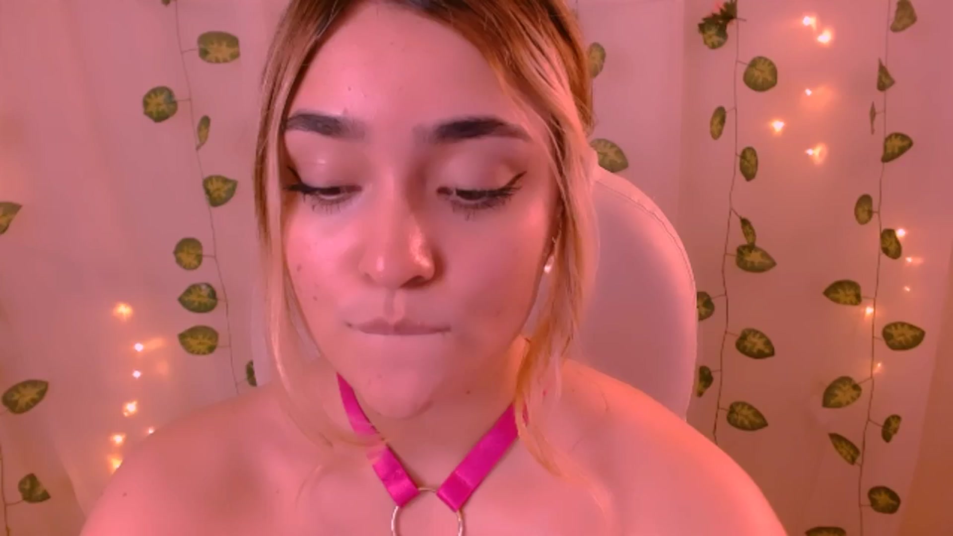 Gallery image thumbnail from Sugar_h0ney's myfreecams stream on, 05/25/2024, 07:22 image 1 of 20