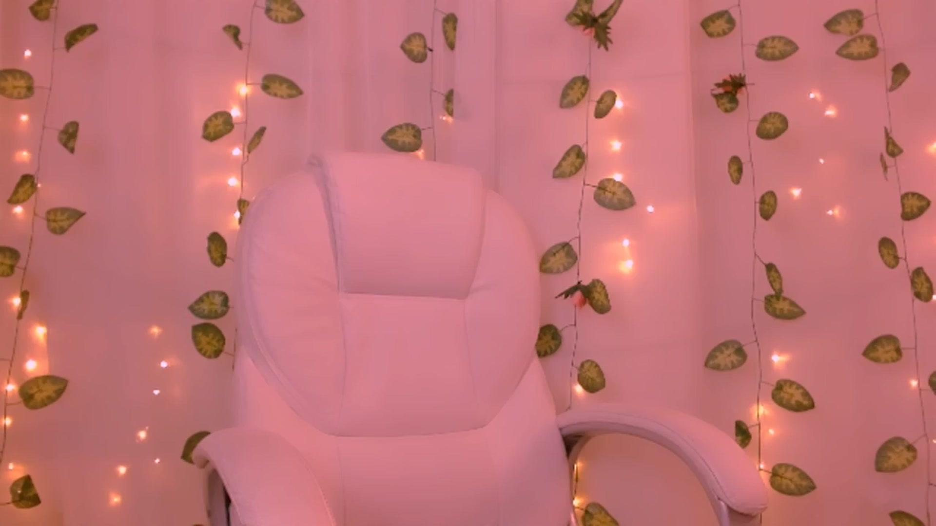 Gallery image thumbnail from Sugar_h0ney's myfreecams stream on, 05/25/2024, 07:22 image 9 of 20