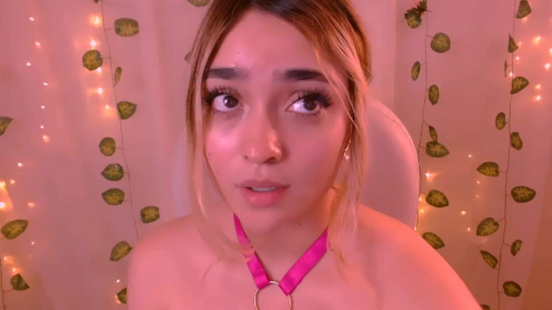 Gallery image thumbnail from Sugar_h0ney's myfreecams stream on, 05/25/2024, 07:22 image 4 of 20