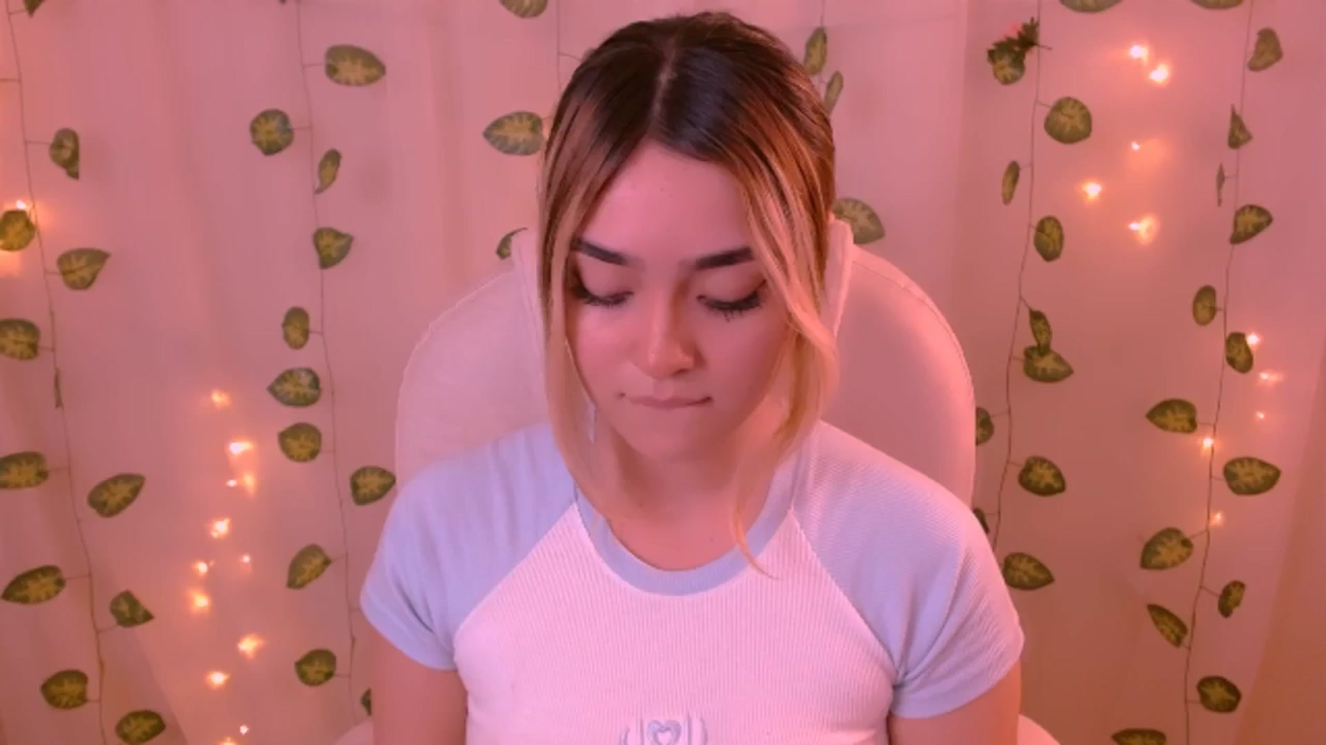 Gallery image thumbnail from Sugar_h0ney's myfreecams stream on, 05/26/2024, 02:39 image 1 of 20