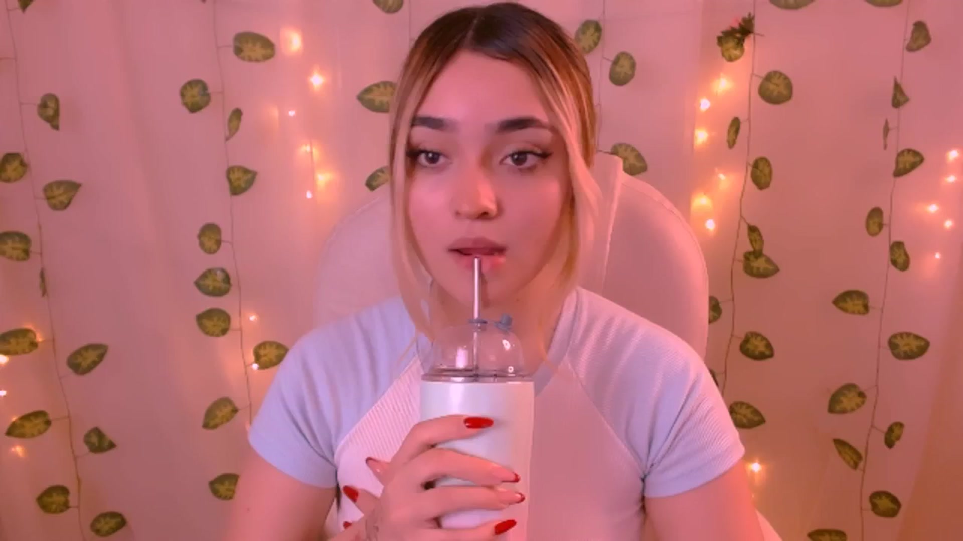 Gallery image thumbnail from Sugar_h0ney's myfreecams stream on, 05/26/2024, 02:39 image 9 of 20