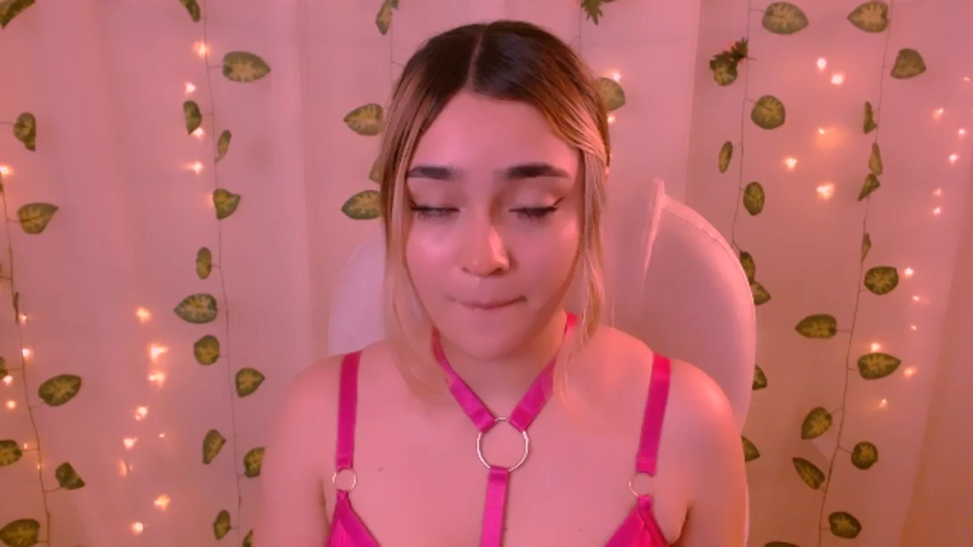 Gallery image thumbnail from Sugar_h0ney's myfreecams stream on, 05/26/2024, 05:55 image 11 of 20