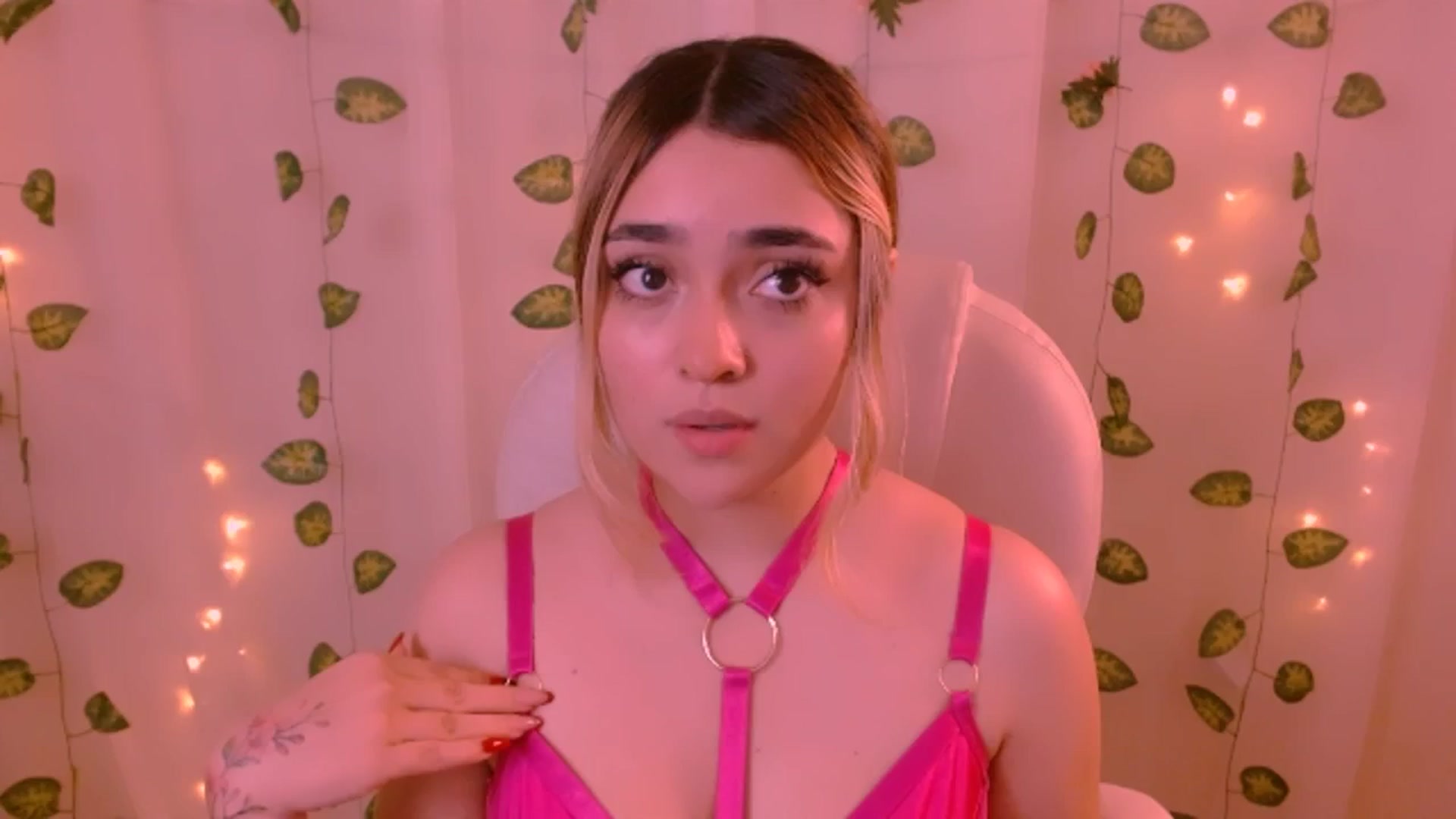 Gallery image thumbnail from Sugar_h0ney's myfreecams stream on, 05/26/2024, 05:55 image 7 of 20