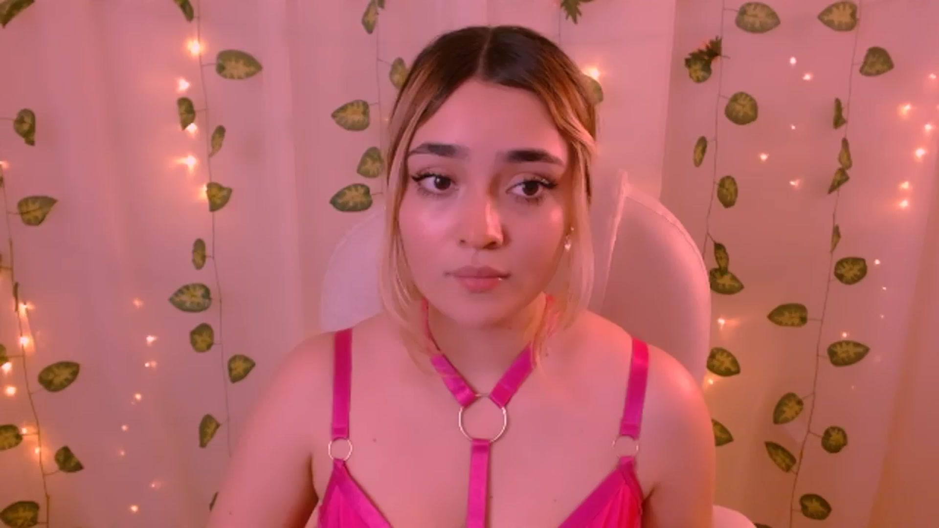 Gallery image thumbnail from Sugar_h0ney's myfreecams stream on, 05/26/2024, 05:55 image 5 of 20