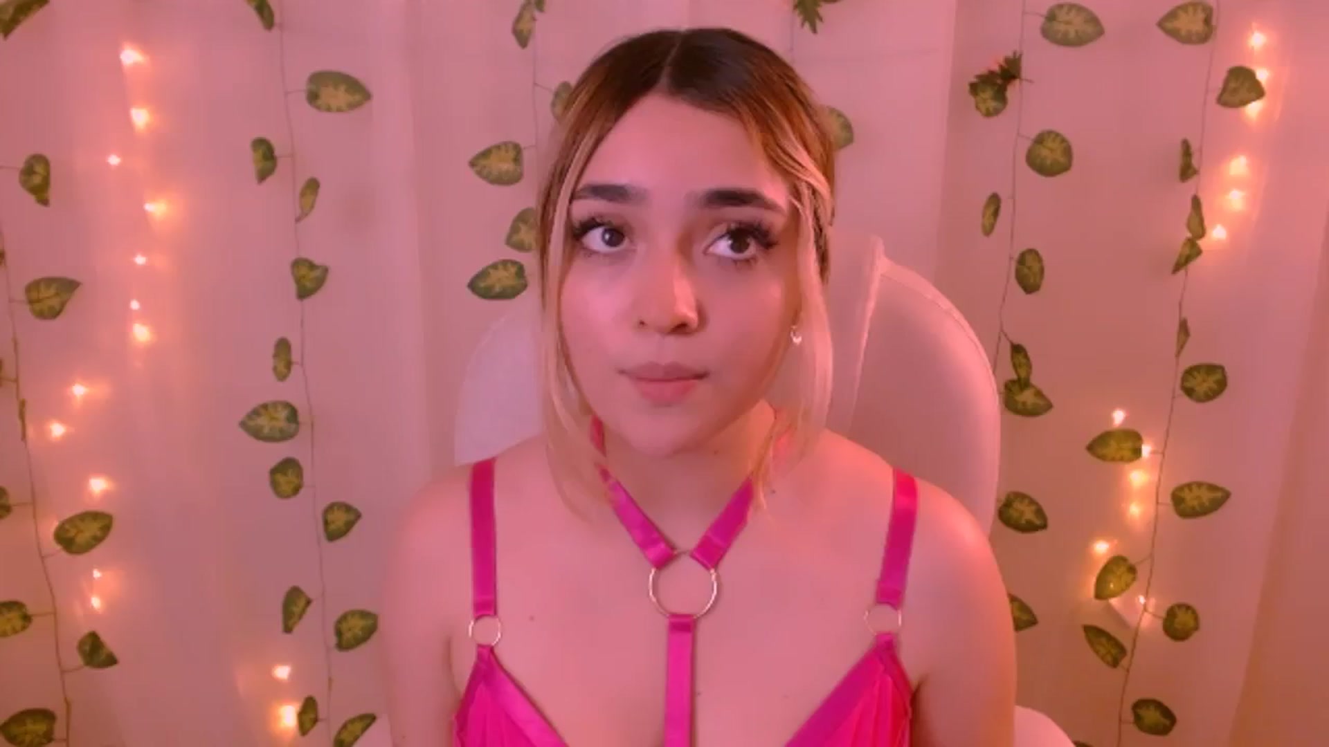 Gallery image thumbnail from Sugar_h0ney's myfreecams stream on, 05/26/2024, 05:55 image 4 of 20