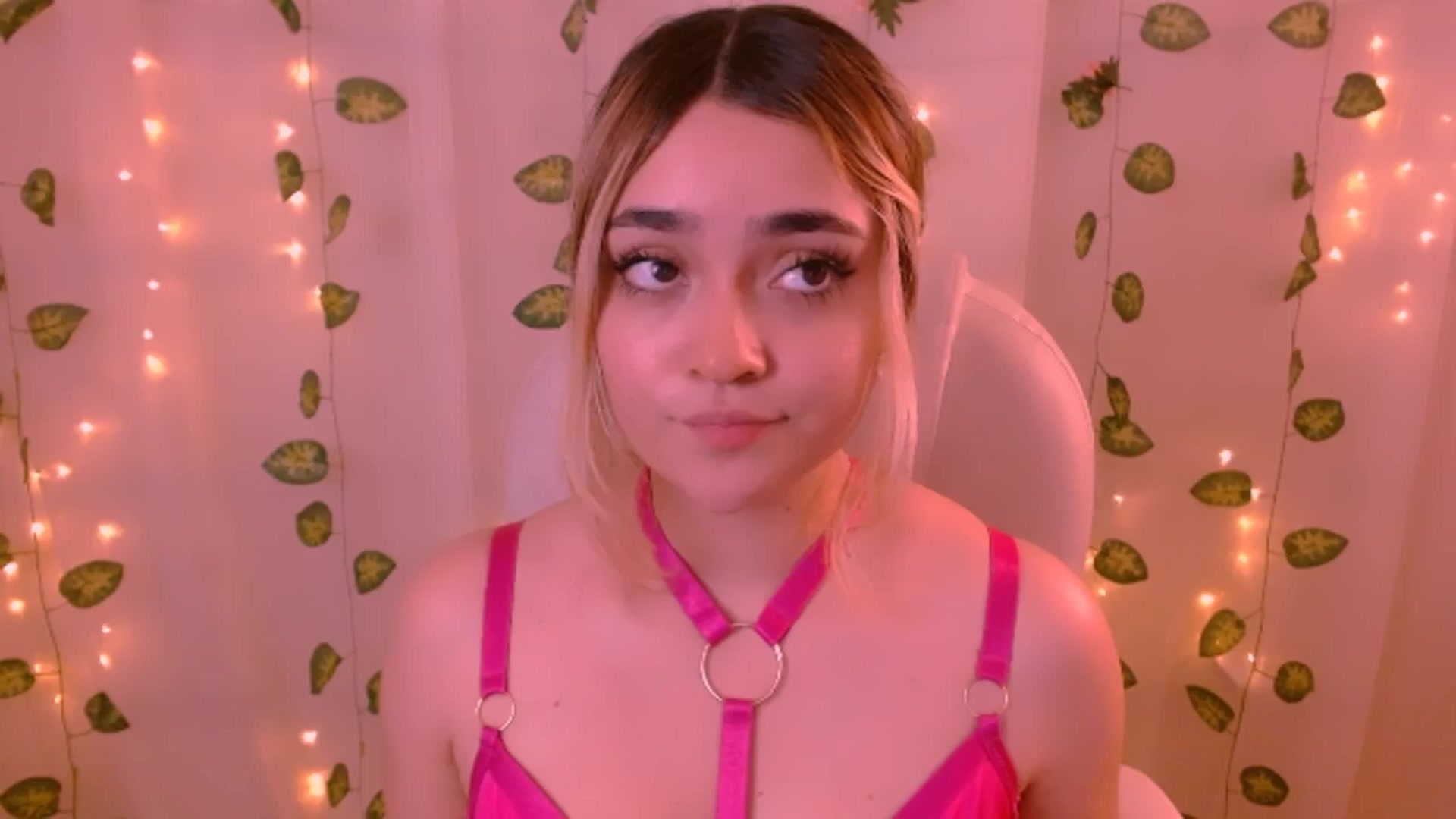 Gallery image thumbnail from Sugar_h0ney's myfreecams stream on, 05/26/2024, 05:55 image 1 of 20