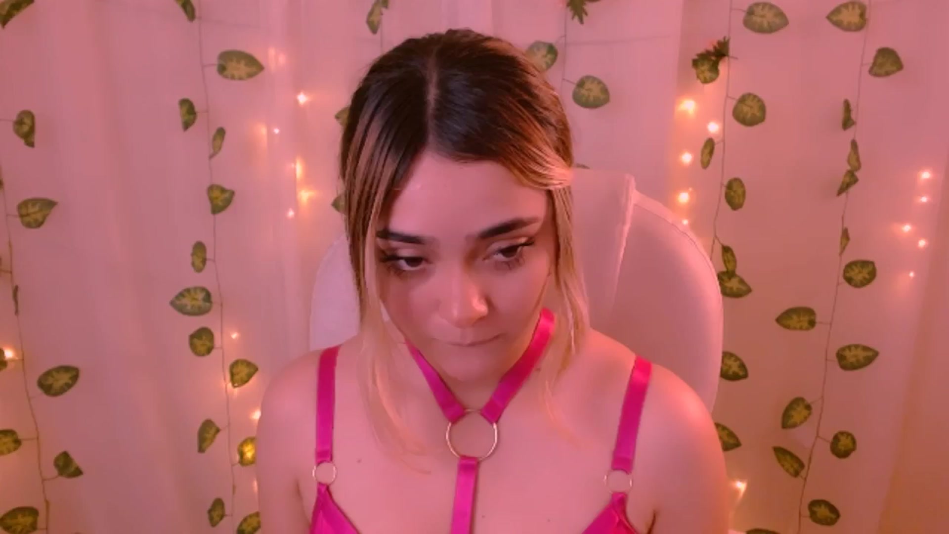 Gallery image thumbnail from Sugar_h0ney's myfreecams stream on, 05/26/2024, 05:55 image 17 of 20