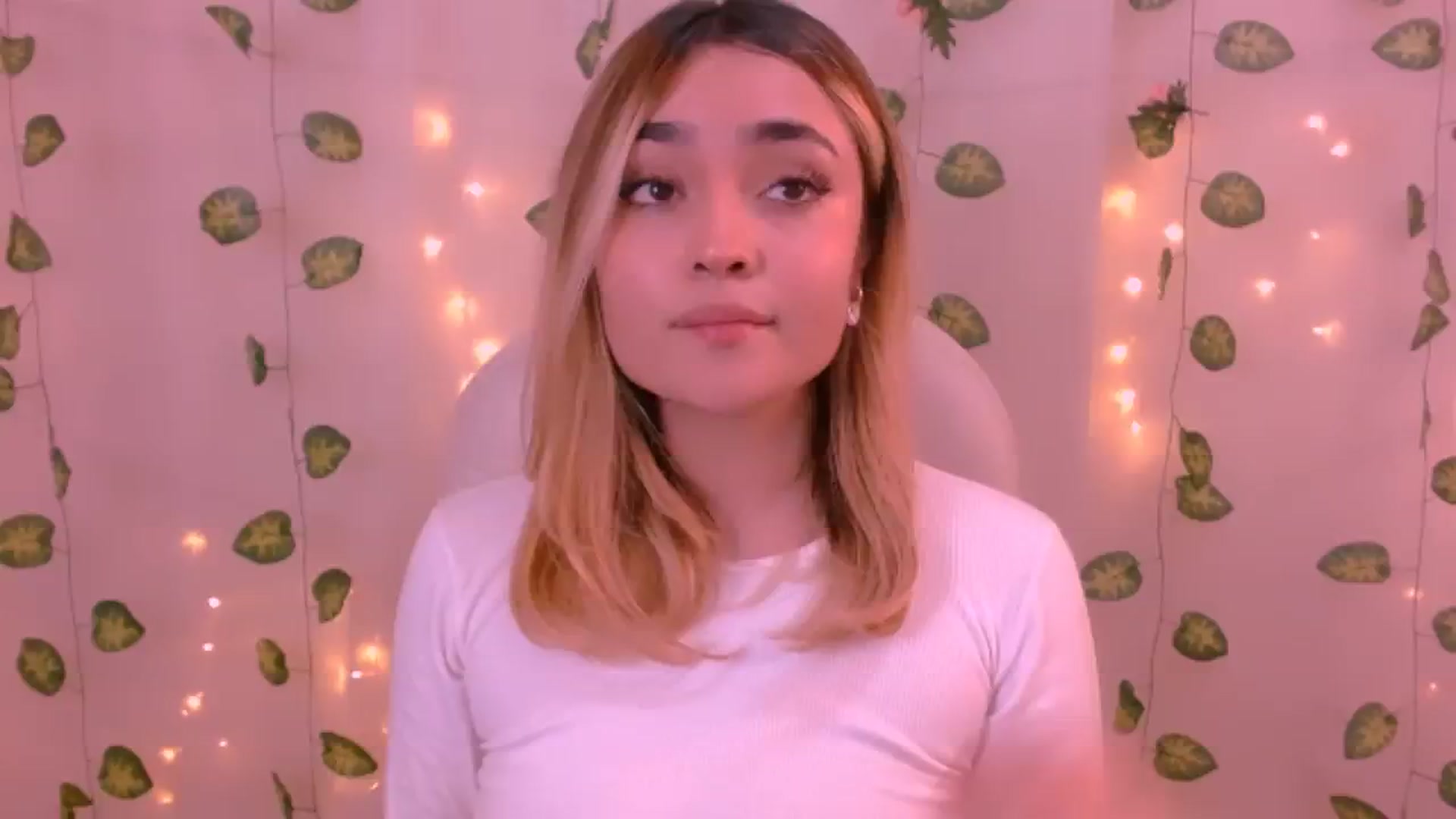 Gallery image thumbnail from Sugar_h0ney's myfreecams stream on, 05/28/2024, 04:38 image 7 of 20