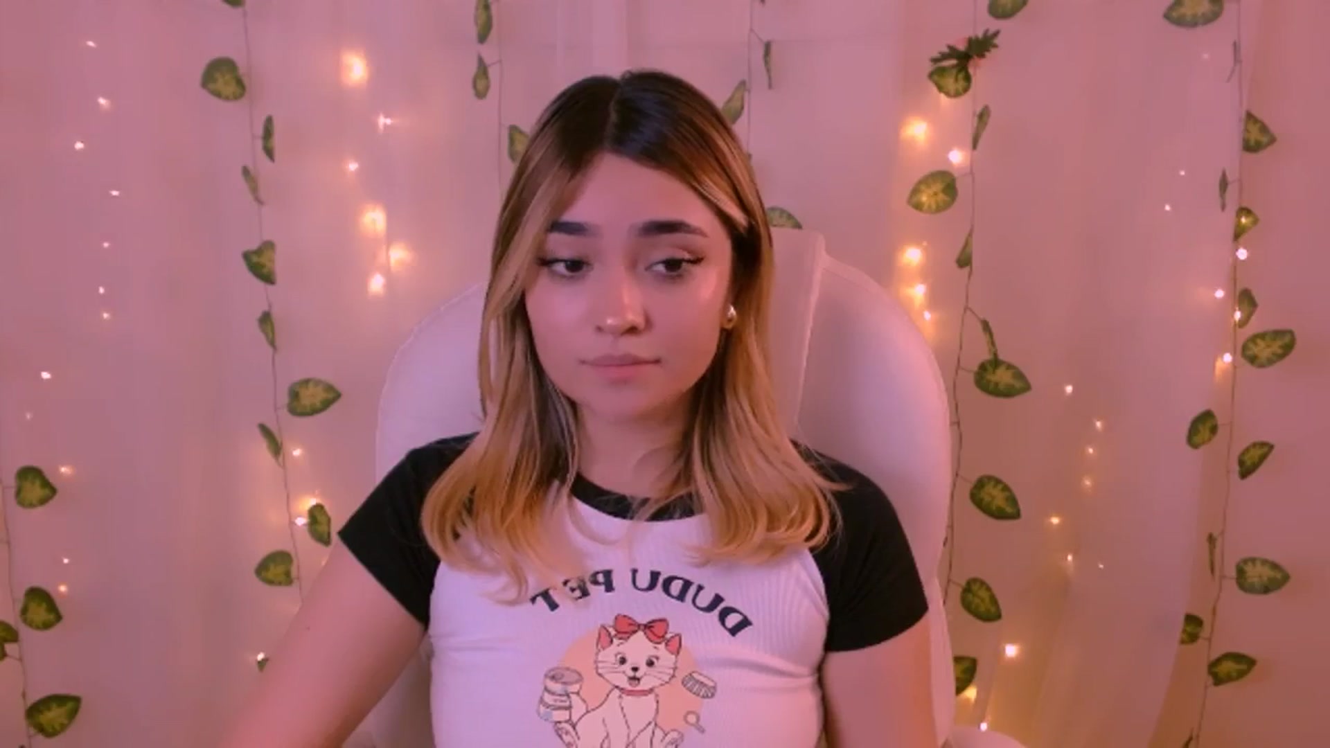 Gallery image thumbnail from Sugar_h0ney's myfreecams stream on, 05/30/2024, 07:15 image 3 of 20
