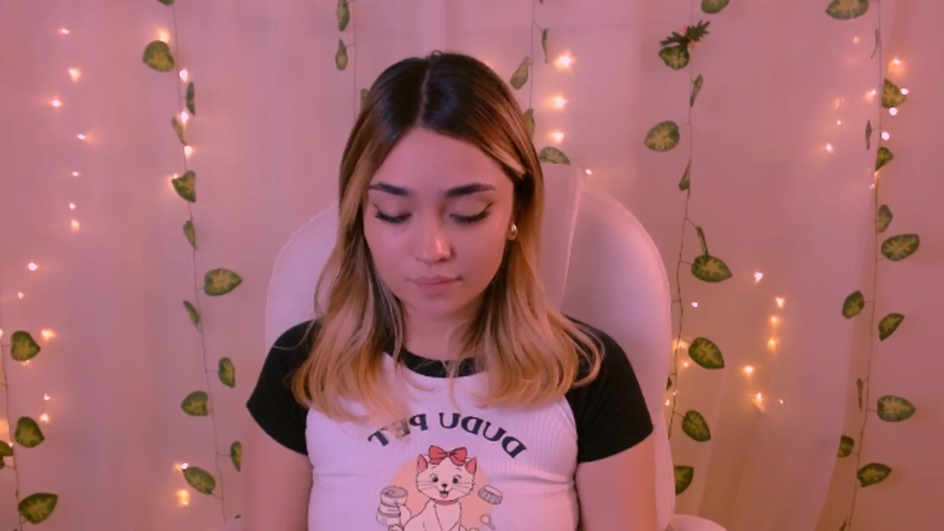 Gallery image thumbnail from Sugar_h0ney's myfreecams stream on, 05/30/2024, 07:15 image 2 of 20