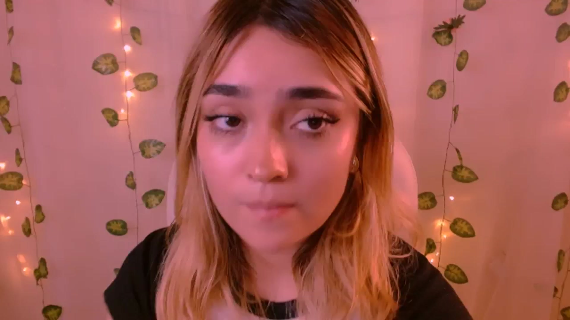 Gallery image thumbnail from Sugar_h0ney's myfreecams stream on, 05/30/2024, 10:02 image 10 of 20