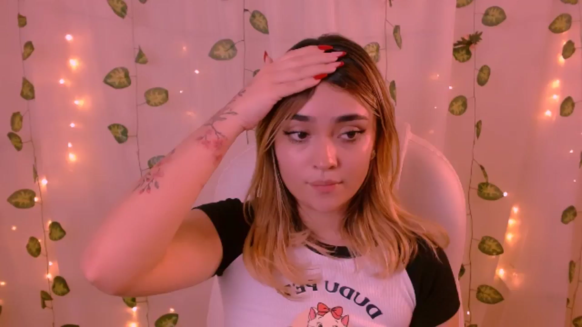 Gallery image thumbnail from Sugar_h0ney's myfreecams stream on, 05/30/2024, 10:02 image 18 of 20
