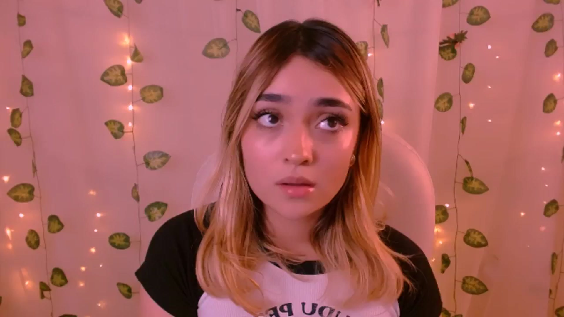Gallery image thumbnail from Sugar_h0ney's myfreecams stream on, 05/30/2024, 10:02 image 20 of 20