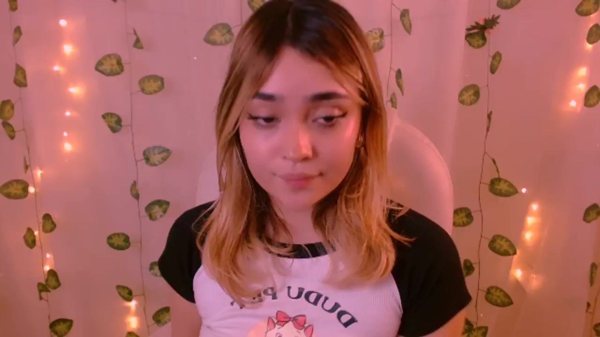 Gallery image thumbnail from Sugar_h0ney's myfreecams stream on, 05/30/2024, 10:02 image 11 of 20