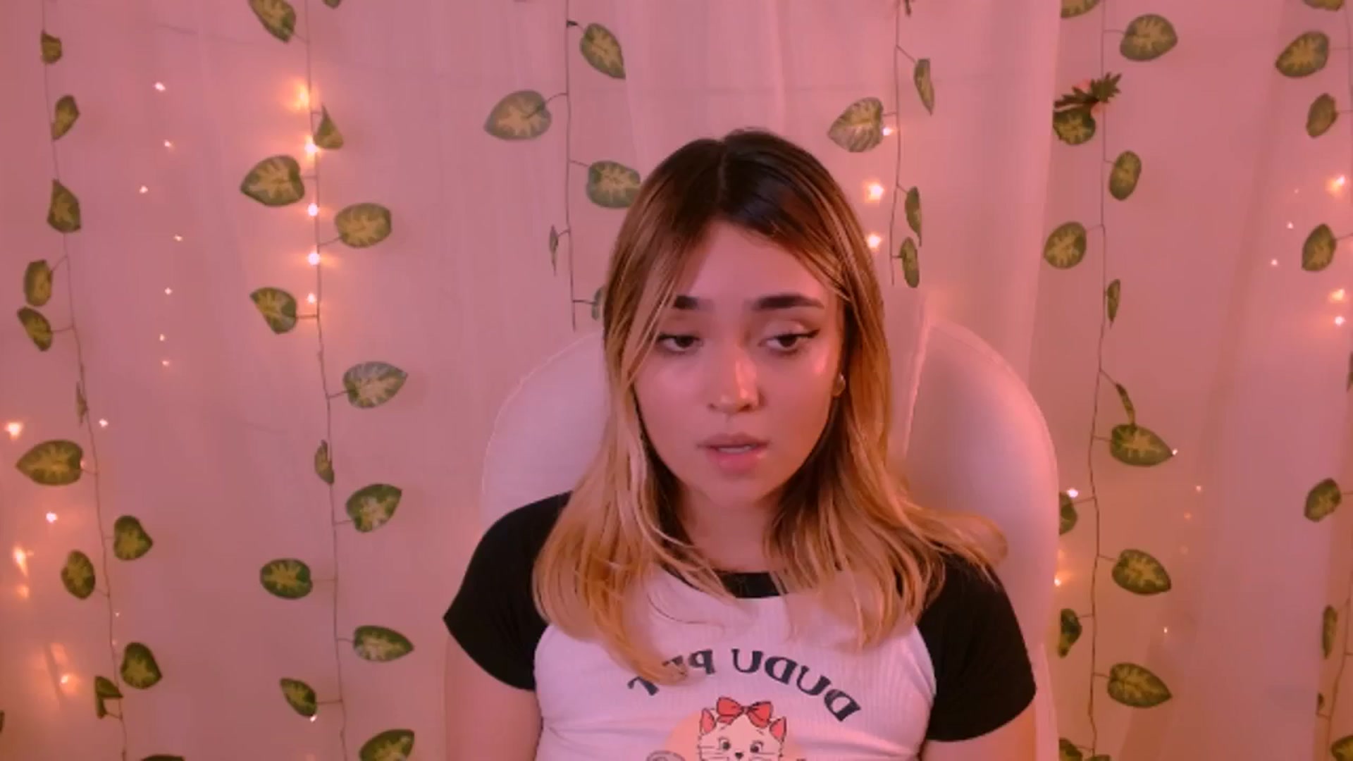 Gallery image thumbnail from Sugar_h0ney's myfreecams stream on, 05/30/2024, 10:02 image 16 of 20