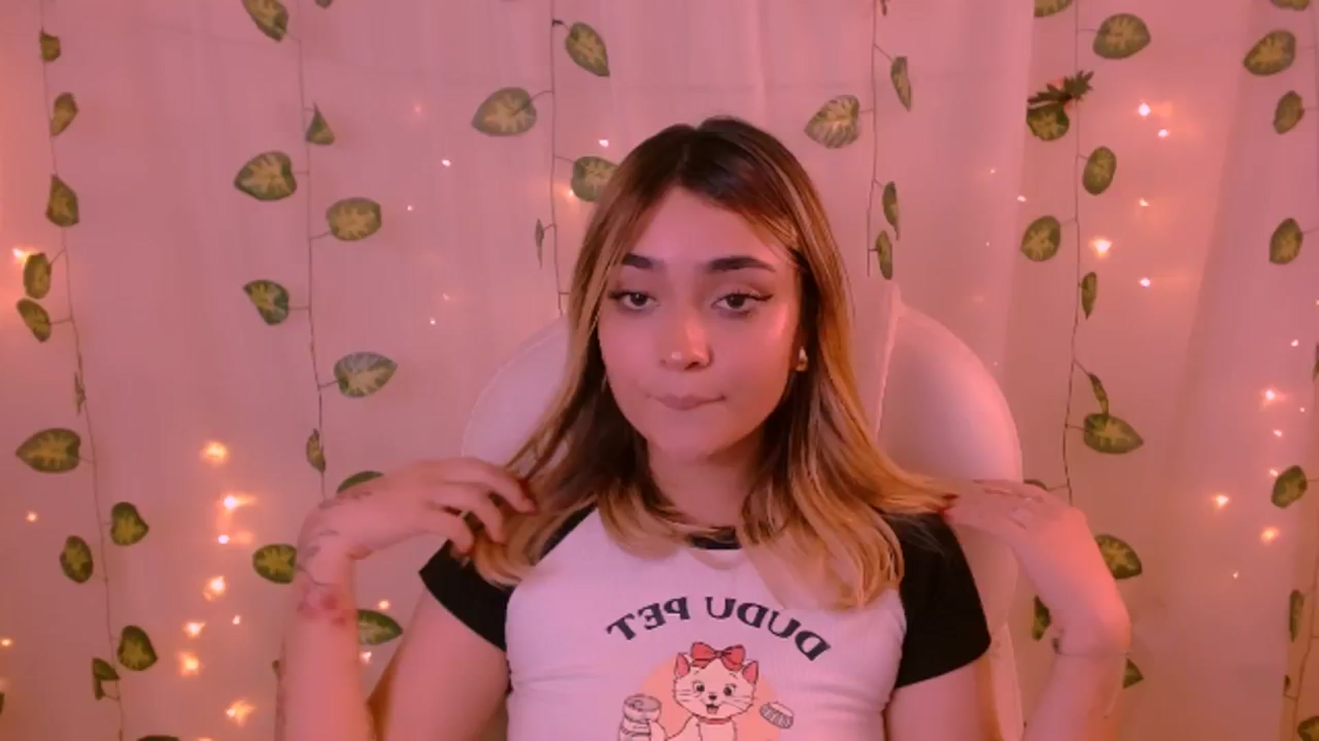 Gallery image thumbnail from Sugar_h0ney's myfreecams stream on, 05/30/2024, 10:02 image 13 of 20
