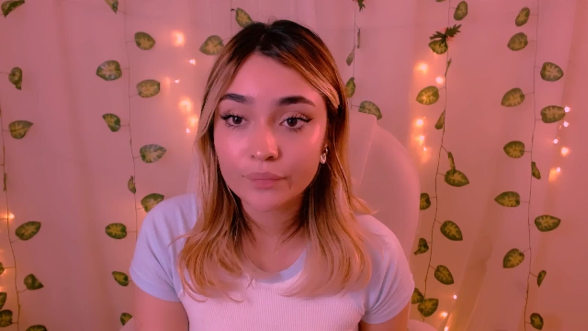 Gallery image thumbnail from Sugar_h0ney's myfreecams stream on, 05/31/2024, 06:47 image 6 of 20