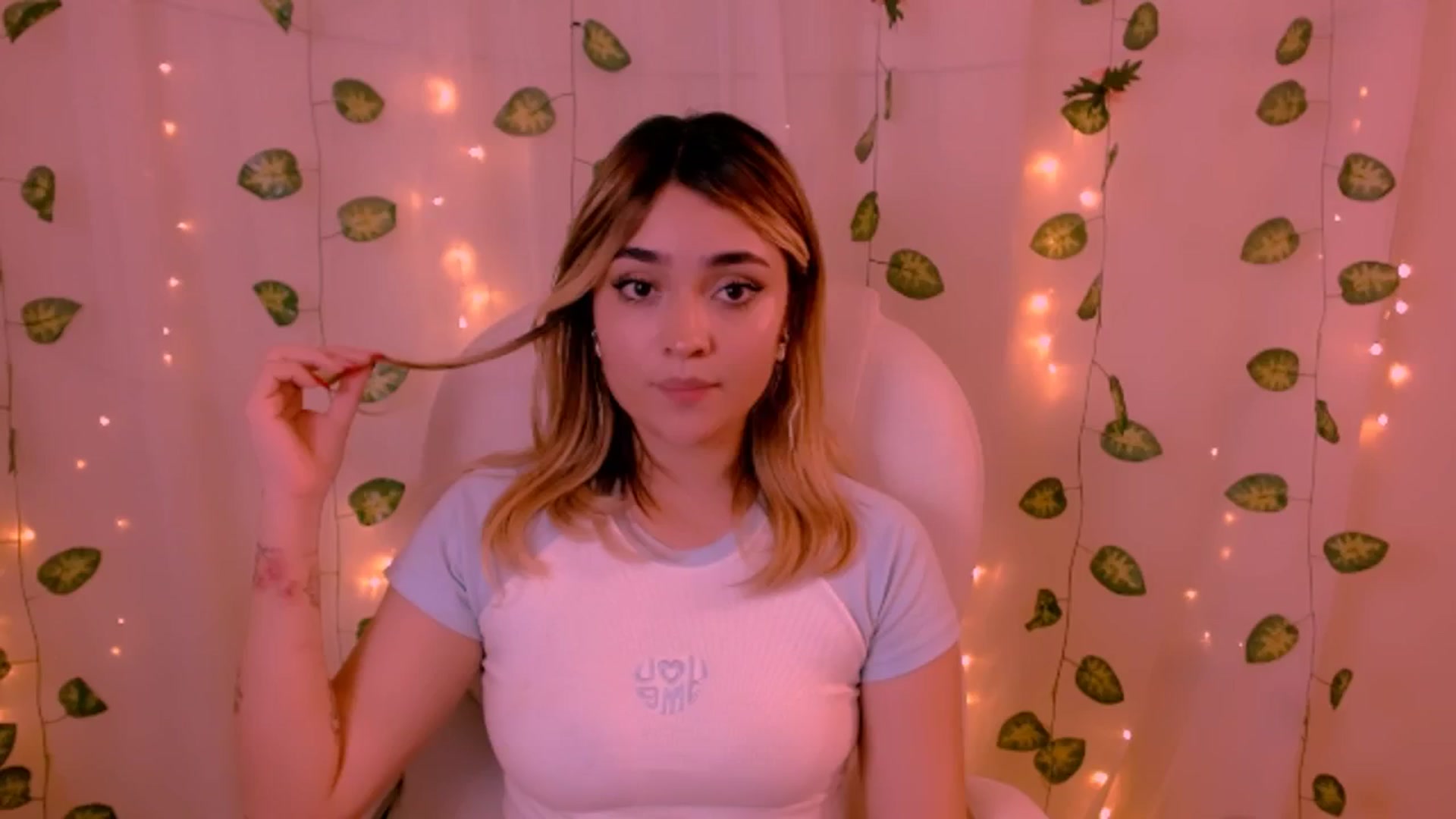 Gallery image thumbnail from Sugar_h0ney's myfreecams stream on, 05/31/2024, 06:47 image 13 of 20