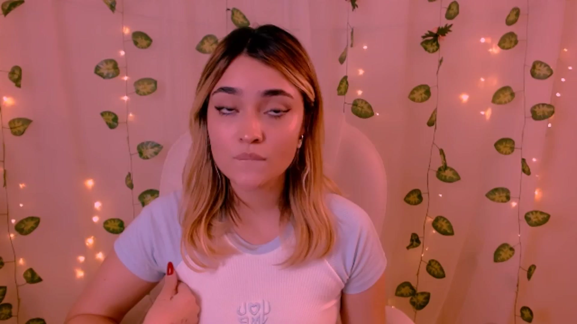 Gallery image thumbnail from Sugar_h0ney's myfreecams stream on, 05/31/2024, 06:47 image 12 of 20