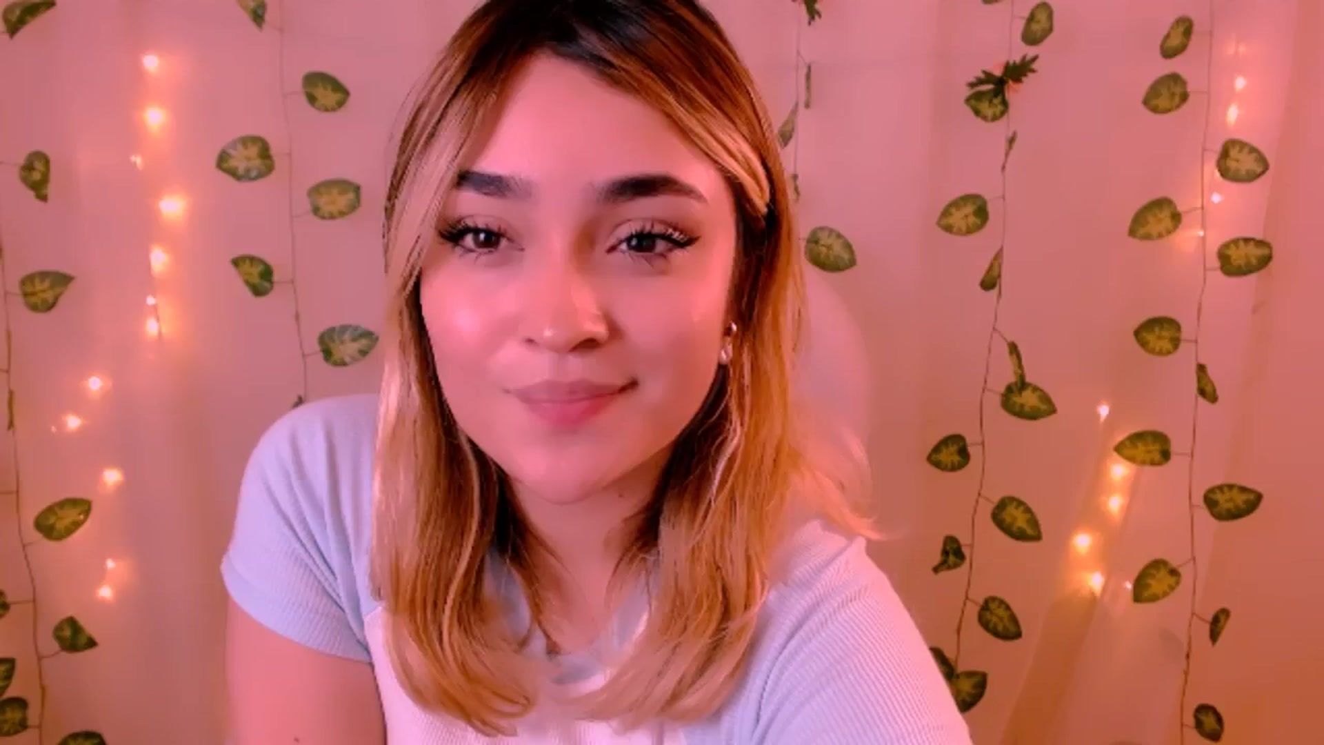 Gallery image thumbnail from Sugar_h0ney's myfreecams stream on, 05/31/2024, 06:47 image 17 of 20