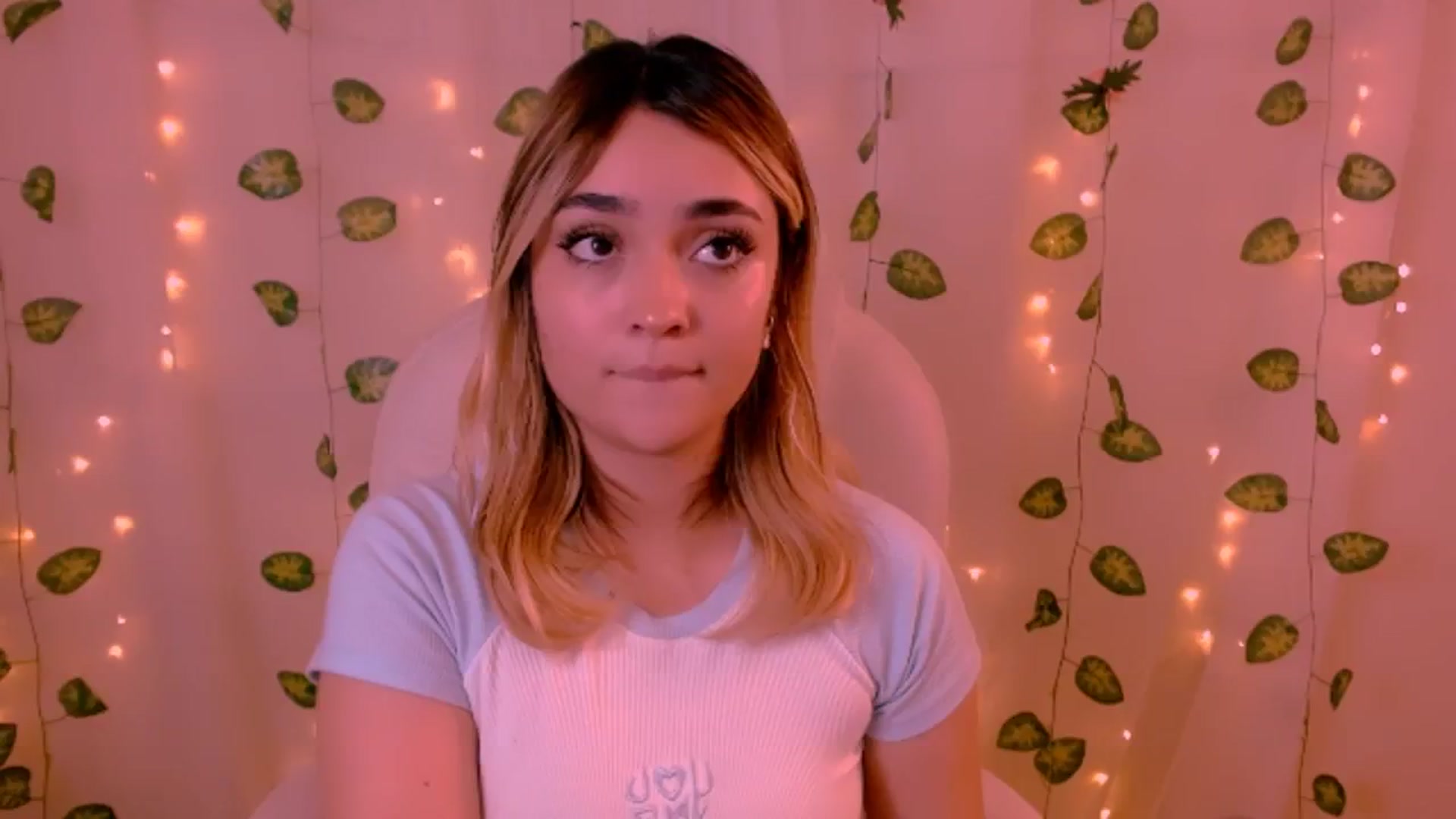 Gallery image thumbnail from Sugar_h0ney's myfreecams stream on, 05/31/2024, 06:47 image 10 of 20