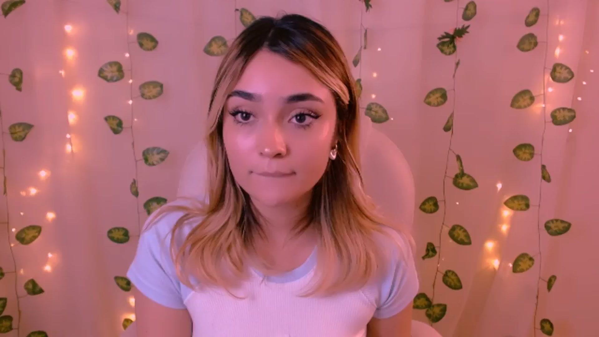 Gallery image thumbnail from Sugar_h0ney's myfreecams stream on, 05/31/2024, 06:47 image 4 of 20
