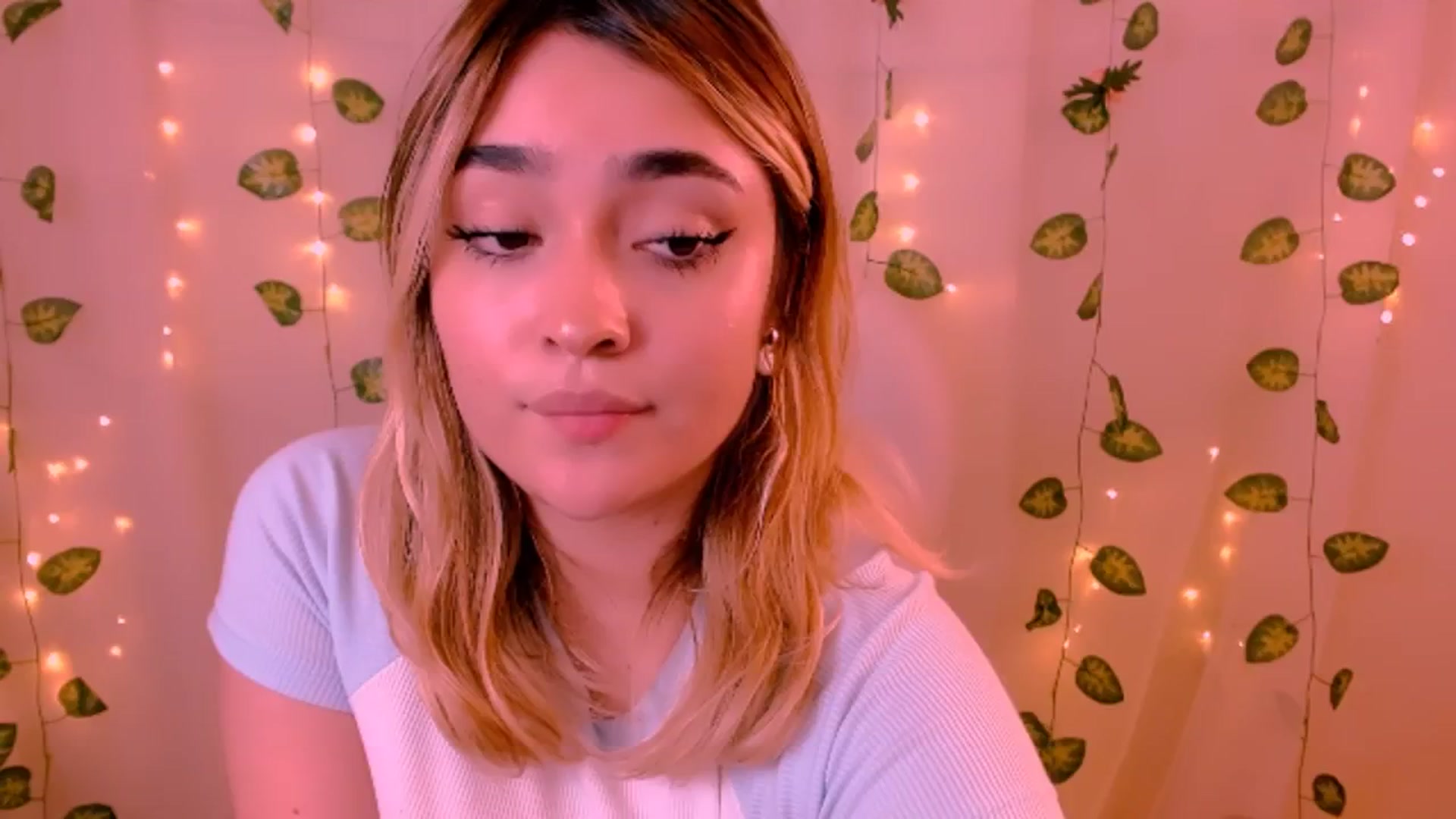 Gallery image thumbnail from Sugar_h0ney's myfreecams stream on, 05/31/2024, 06:47 image 16 of 20