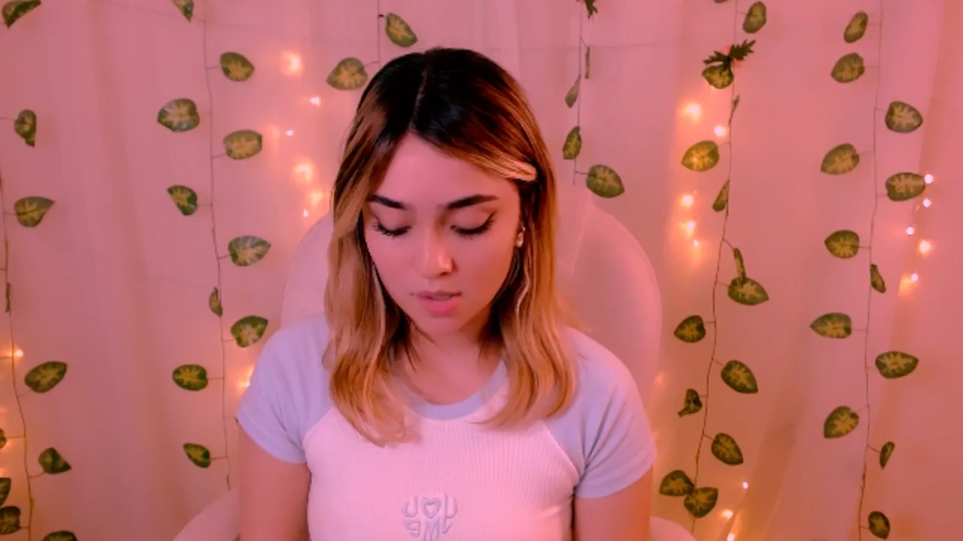 Gallery image thumbnail from Sugar_h0ney's myfreecams stream on, 05/31/2024, 06:47 image 15 of 20
