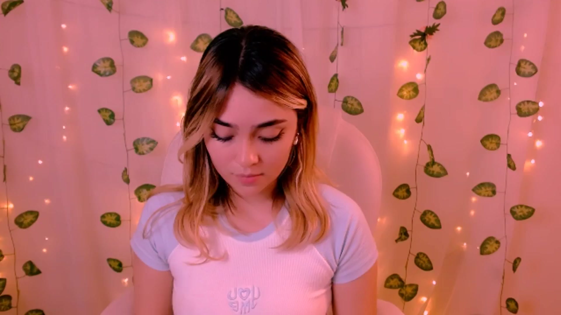 Gallery image thumbnail from Sugar_h0ney's myfreecams stream on, 05/31/2024, 06:47 image 14 of 20